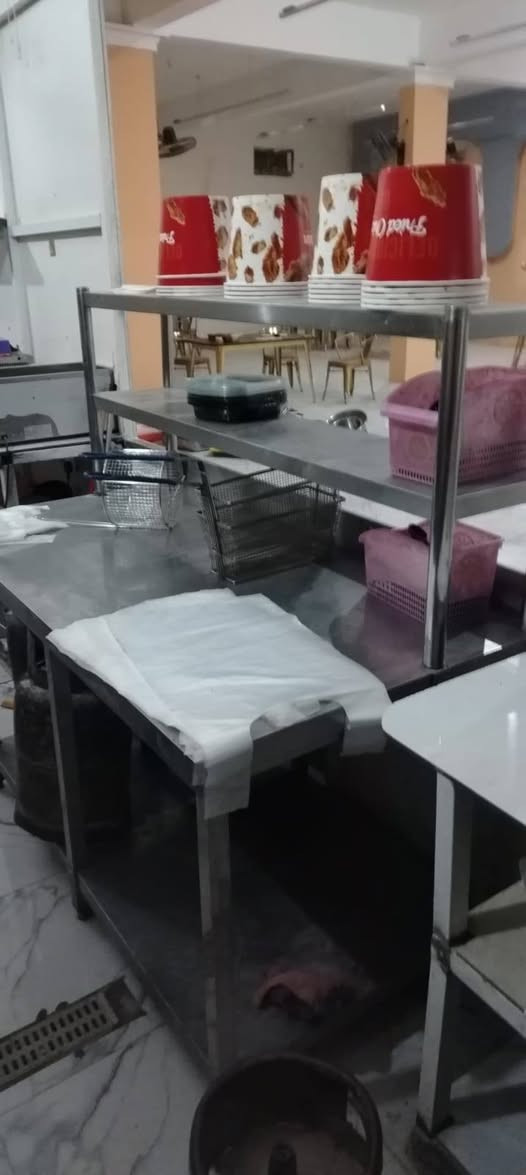 السلام عليكم 
غراض مطعم للبيع 
مكان شارع الجديده 
قرب شارع علي شيش 
***********
