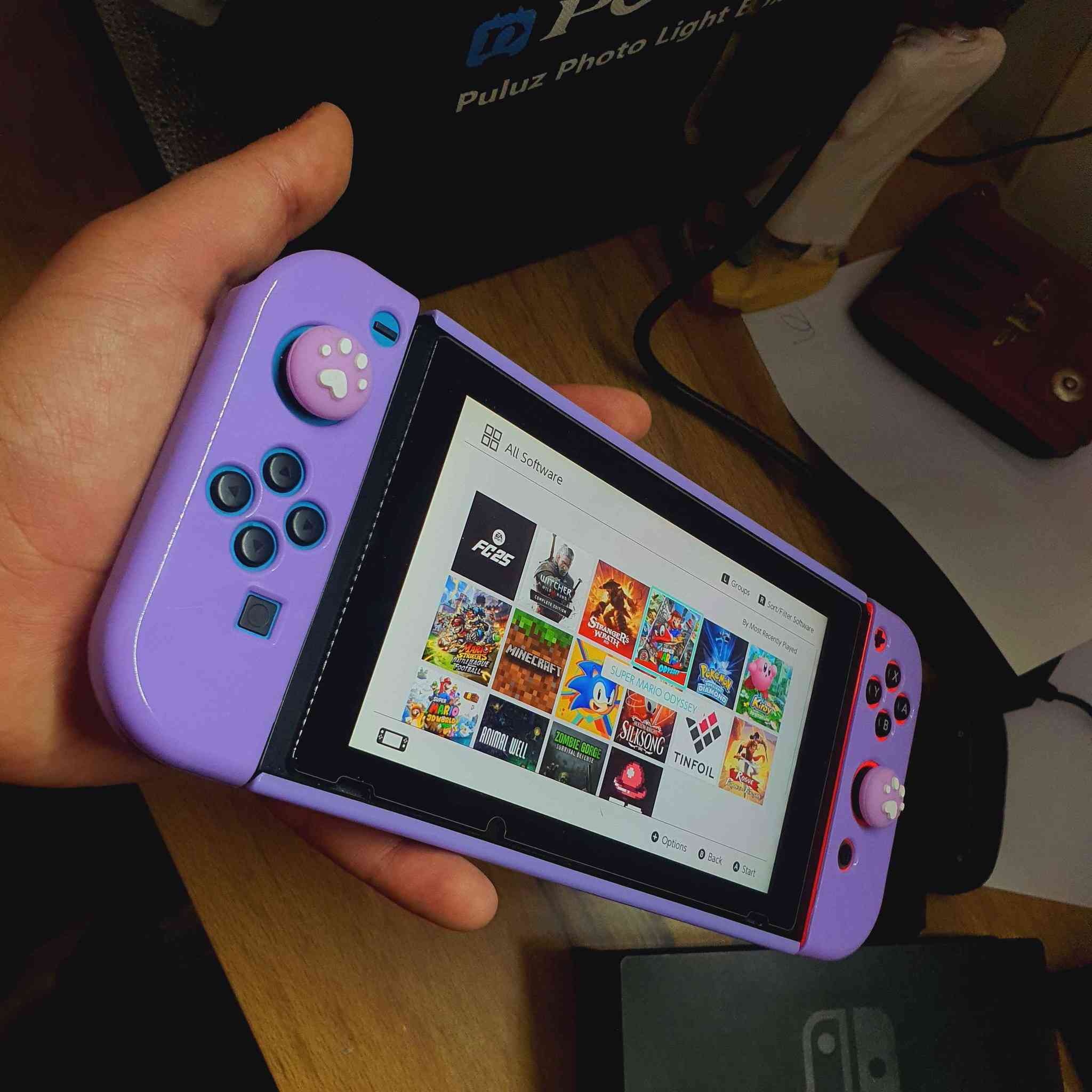 السلام عليكم، نينتيندو مهكر للبيع
مرحبا شباب متوفر حاليا نينتيندو سويتش العادي LCD مهكر قطعه اصلي نظامين معزولات online + offline 
التهكير يم صفاء بالبصره

الجهاز نضافه فول 100% خالي من اي مشكله او عيب
الجهاز شغال وبكفاءه ممتازه سليم وبالضمان اخو الجديد ، بطاريه ممتازه وتدوم ساعات طويله

محمل عليه أجمل الألعاب مثل /
ذا وتشر 3 ، فيفا 25 كامله جميع الفرق ، ماريو اوديسي ،  هولو نايت  ، كاربي ، وغيرهم •••••
وتقدر تحمل اي لعبه تعجبك مجانا على النضام  المهكر

ملحقات الجهاز مثل ما موضح بالصور وهم 
كفر جلاتيني  -  لاسقه للشاشه - دوك  اصلي للعرض ع البلازما - جويكون اصلي مختوم - سلايد جويكون جوستك - شاحن تجاري - رام 128 جيجا اصلي - كارتون والاغلفه

كامل وبسعر 245 الف فقط 
العنوان / بغداد - البياع - شرطه 
الرقم للتواصل/ ***********
 يوجد توصيل لجميع المناطق والمحافظات
