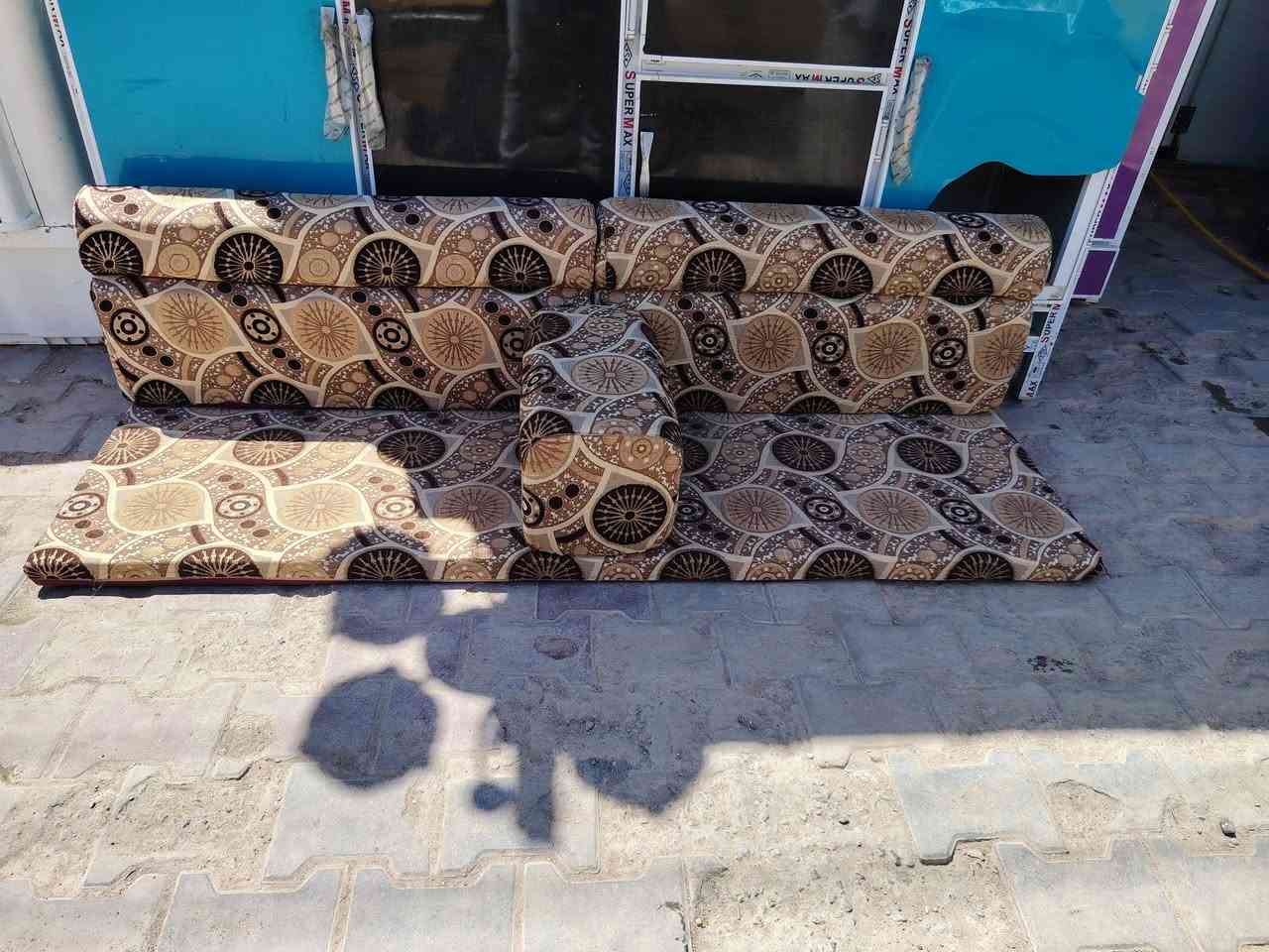 جلسه ونص وجه واحد ستعمال قليل 10 دوشك 18 ضهر 10 تكيه 3 زوايه سعر 350 الف 
***********

