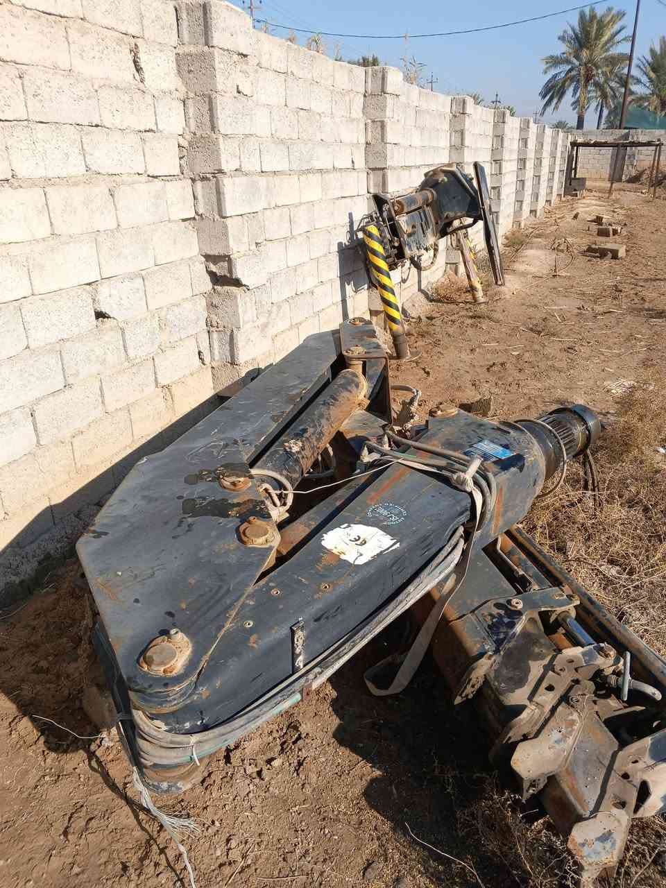 السلام عليكم جهاز كرين نوع PM ....  بي كسر بالشجرة فقط وبي نقص كونترول وتانكي هيدروليك 7 طن 3 سلايت رجلين مخالف هيدروليك مكاني أطراف بغداد حي الوحدة   
‏‪***********‬‏
