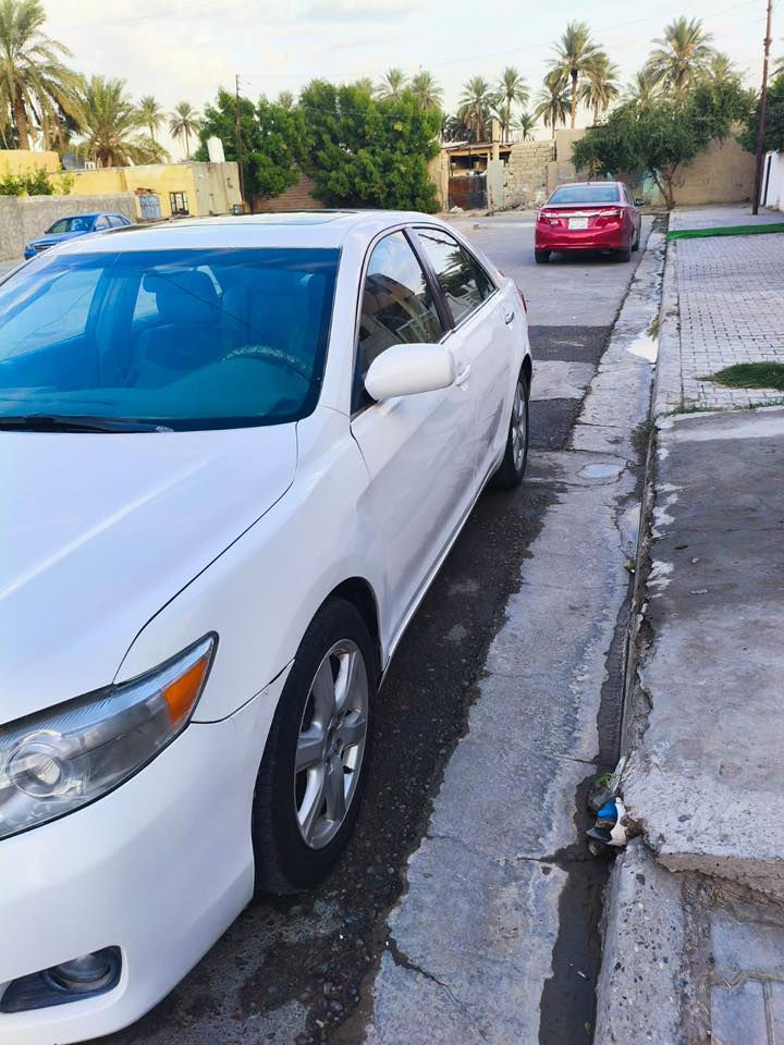 كامري موديل 2007 رقم بغداد سنويه لل2028
كشن كهرباء وجلد
فتحه سقف
صدر امامي خلفي جديد
اربع تايرات جدد 
كهربائيات كلها جديد 
كير ومكينه وتبريد مكفولات
السياره لون ابيض مصبوغه عام 
كروس سرعه وبرده خلفيه وتحكم ستيرن

السعر 87بيها مجال بسيط 
مكانها بغداد 
***********
