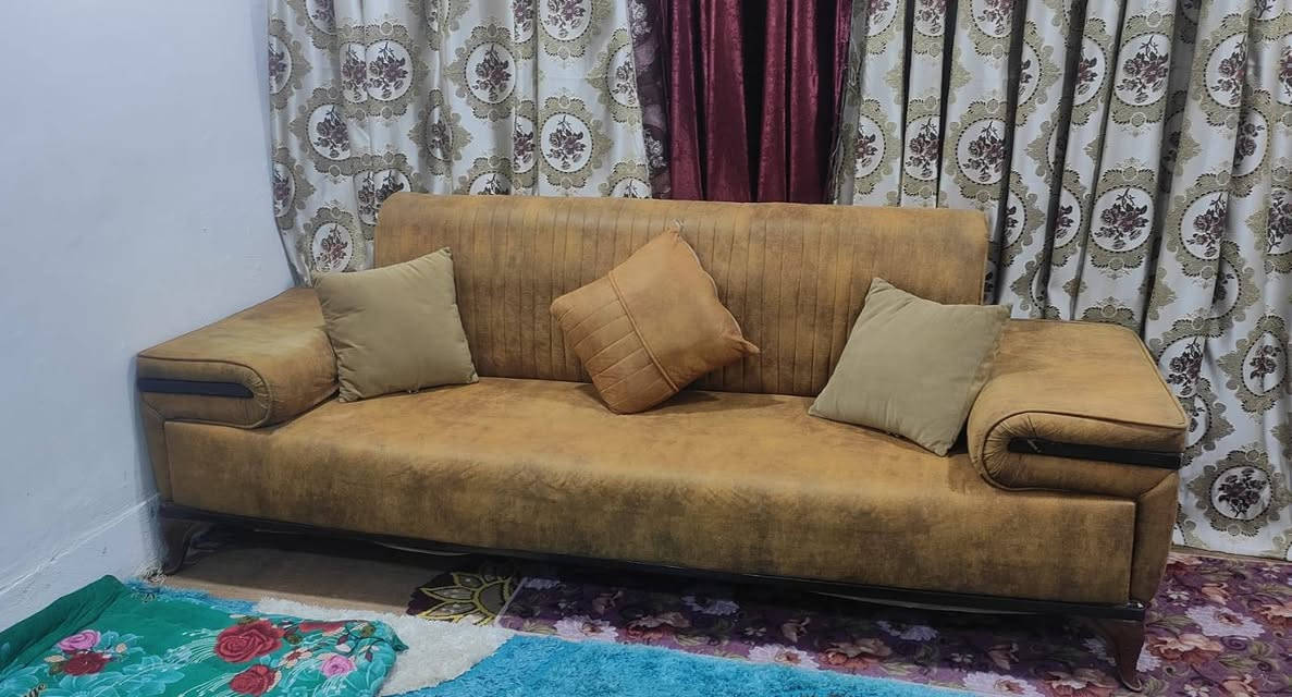 تخم ٨ مقاعد للبيع تزكام مابي اي ضرر للاستفسار خاص او الاتصال على الرقم ***********
