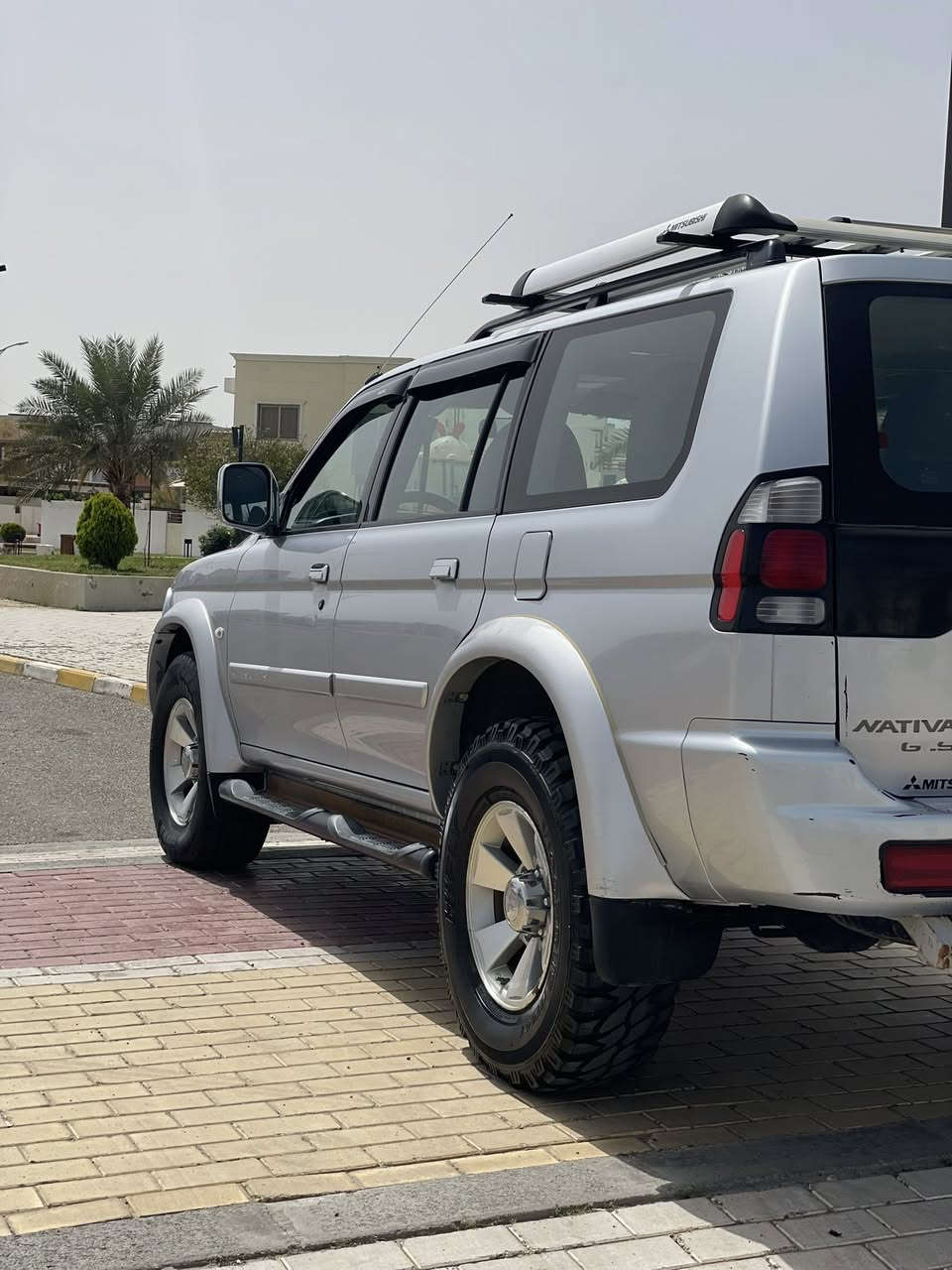 ميتسوبيشي ناتيفا. موديل :2008
محرك 6 سلندر حجم 3000cc
••
مواصفات السيارة (خليجي) مكفولا من الصبغ والحار 
كير اوتو اربع سرعات
فور ويل: ثقيل وخفيف
جام كهرباء
مري شفط
بوصله، عداد باتري,عداد دهن . شاشه .....
السياره كلها جاهزه وبدون نقص. واحلى من الصور.
فوريل ومحرك وكير واكسلات مكفول
غرفه السياره نضيفه ووكلشي بيها شغال 

السعر ٩٠ وبي مجال بسيط  
مكاني تكريت ورقم سياره صلاح الدين مشروع وطني

رقم التلفون ‭***********

