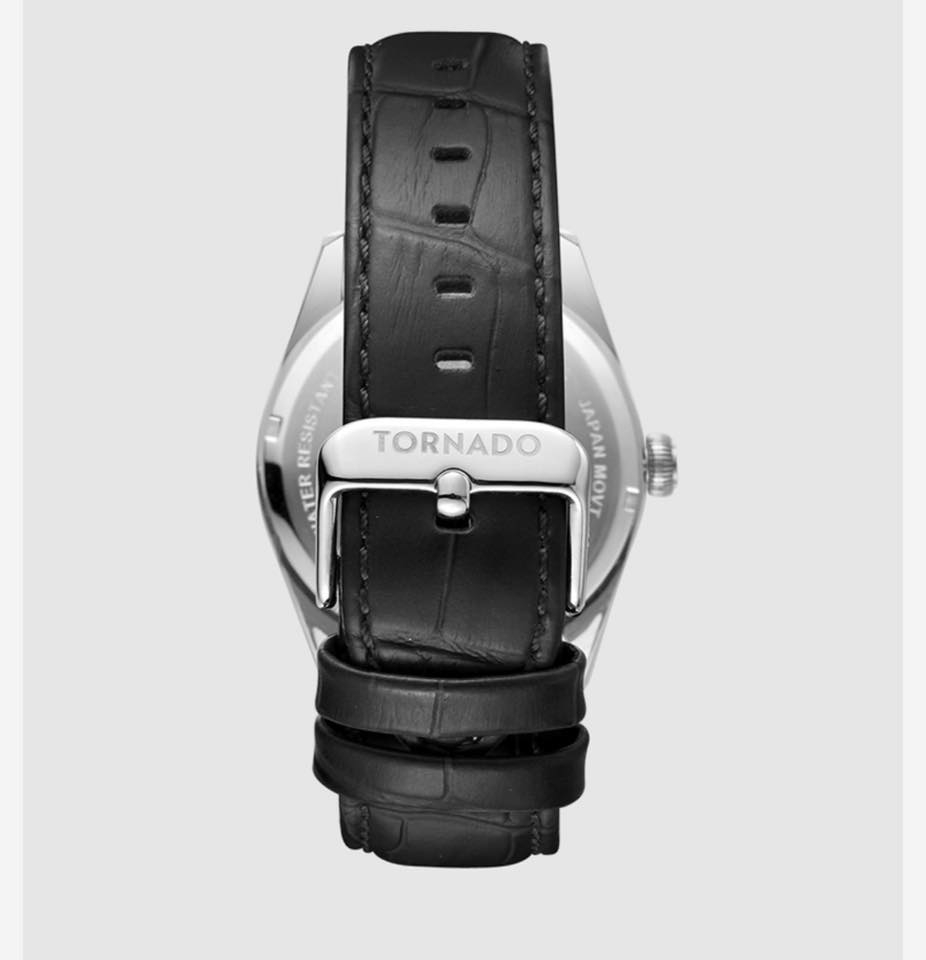 السلام عليكم/ ساعه تورنادو اصلي T8007-SBSWياباني حجم 42 ستانليس ستيل كوارتز ضد الماء والصدمات مع العلبه الاصليه للبيع 200 الف مع مجال بصره ***********
