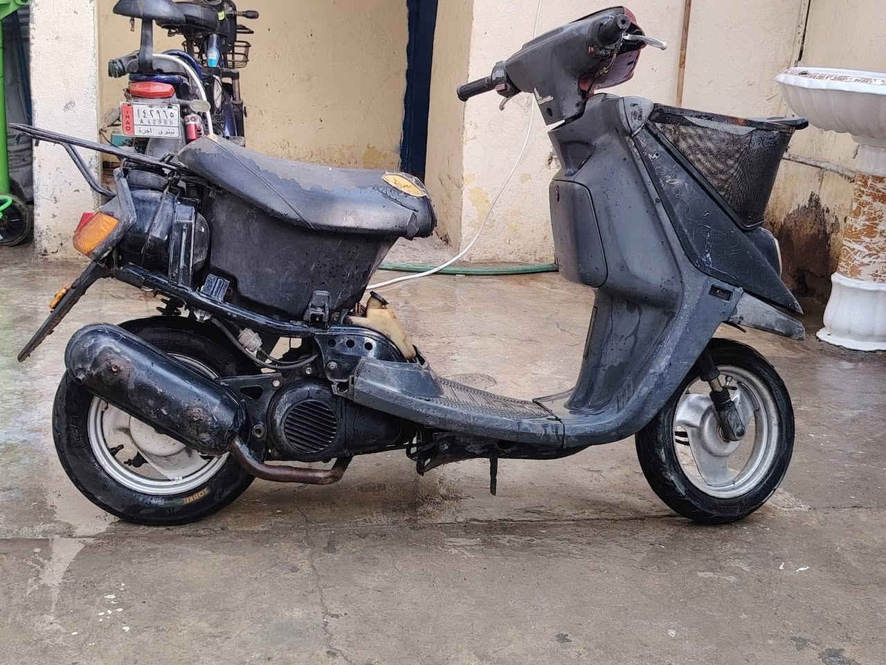 بزونة للبيع (نظيفة وجاهزة) 🏍️🔥
✅ المواصفات:

المحرك: شغال هندر واحد (نقرة) ⚙️.

الكهربائيات: وايرمنية كاملة وكلها شغالة 🔌✨.

الحالة: تحريك معدل فول، الشاصي شرط وسليم 💯.

الملاحظات: السلف يدير بس ما يشغل (احتمال دشلي سلف)، وبيها صوت اكسن خفيف جداً.

📍 المكان: الموصل - الجانب الأيسر - كوكجلي.
💰 السعر: 140 ألف (وبيه مجال قليل للشراي الطيب) 💵.


**إذا كنت صاحب هذا الإعلان وتريد حذفه لأي سبب، رجاءا أرسل رسالة إلى الدعم الفني**