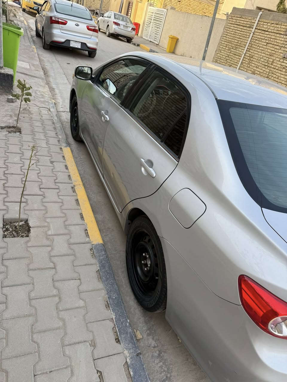 للبيع كورولا 2013 وارد أمريكي،
 استعمال شخصي ونظافة عالية.
ماشية 150 ألف، ضربتها چاملغ وبنيد فقط  (الچاملغ مبدّل والبنيد معمّر).
حدادية أمامي وخلفي جديدة، باتري جديد، تبريد جديد.
السيارة رقم واسط  وباسمي وجاهزة للفحص.
السعر 127 ورقة وبها مجال بالمعقول.
كوت /الطشاش /شارع القاضي 
***********
