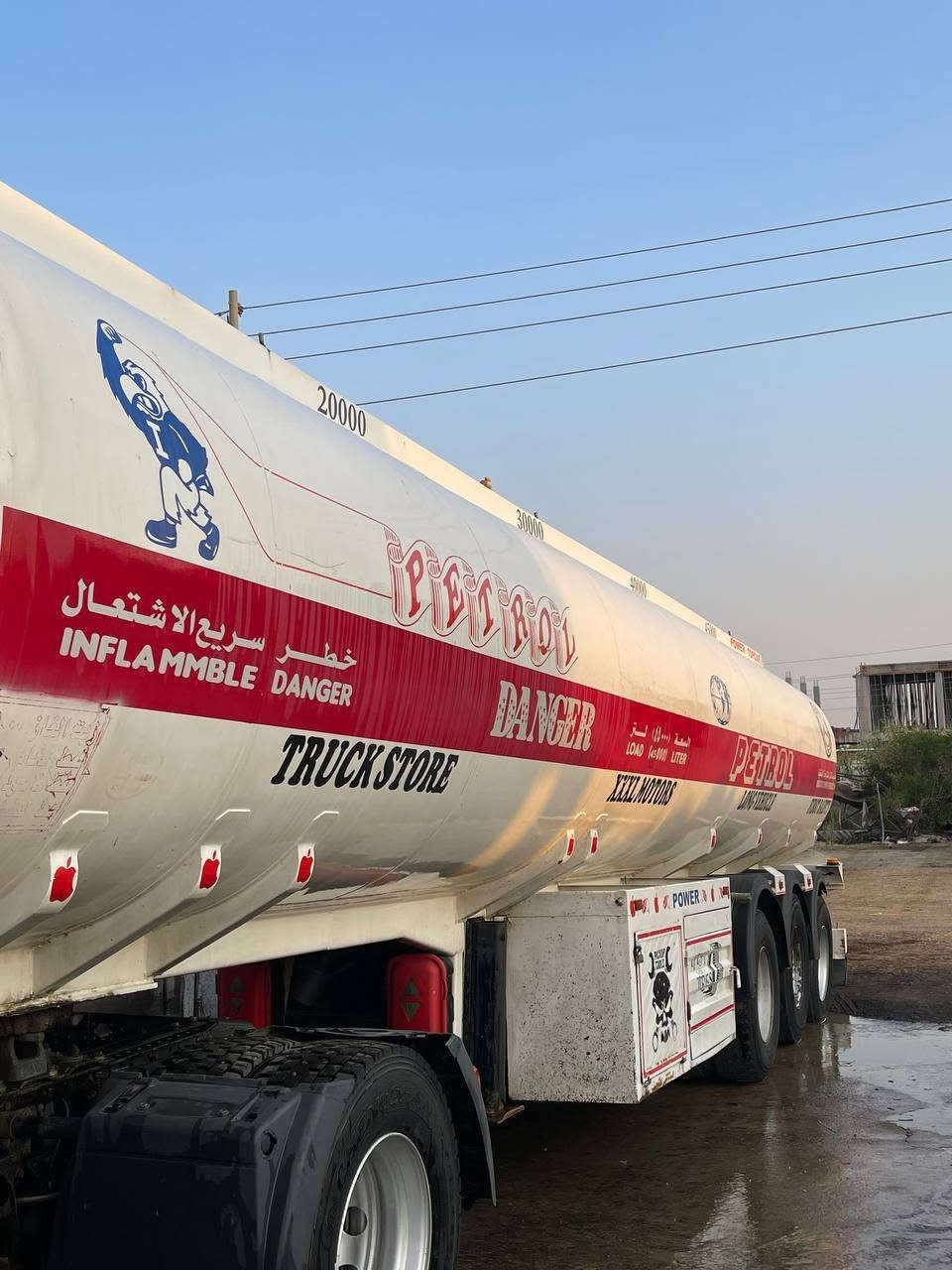 تنکر خنجر واحد ٤۰ هه زار مۆدیل ۲۰۲۱  پاکە و لەناو ئیشایە بە علوج ایفرۆشم   سعری ۱۰۰ گەڵا  ***********
