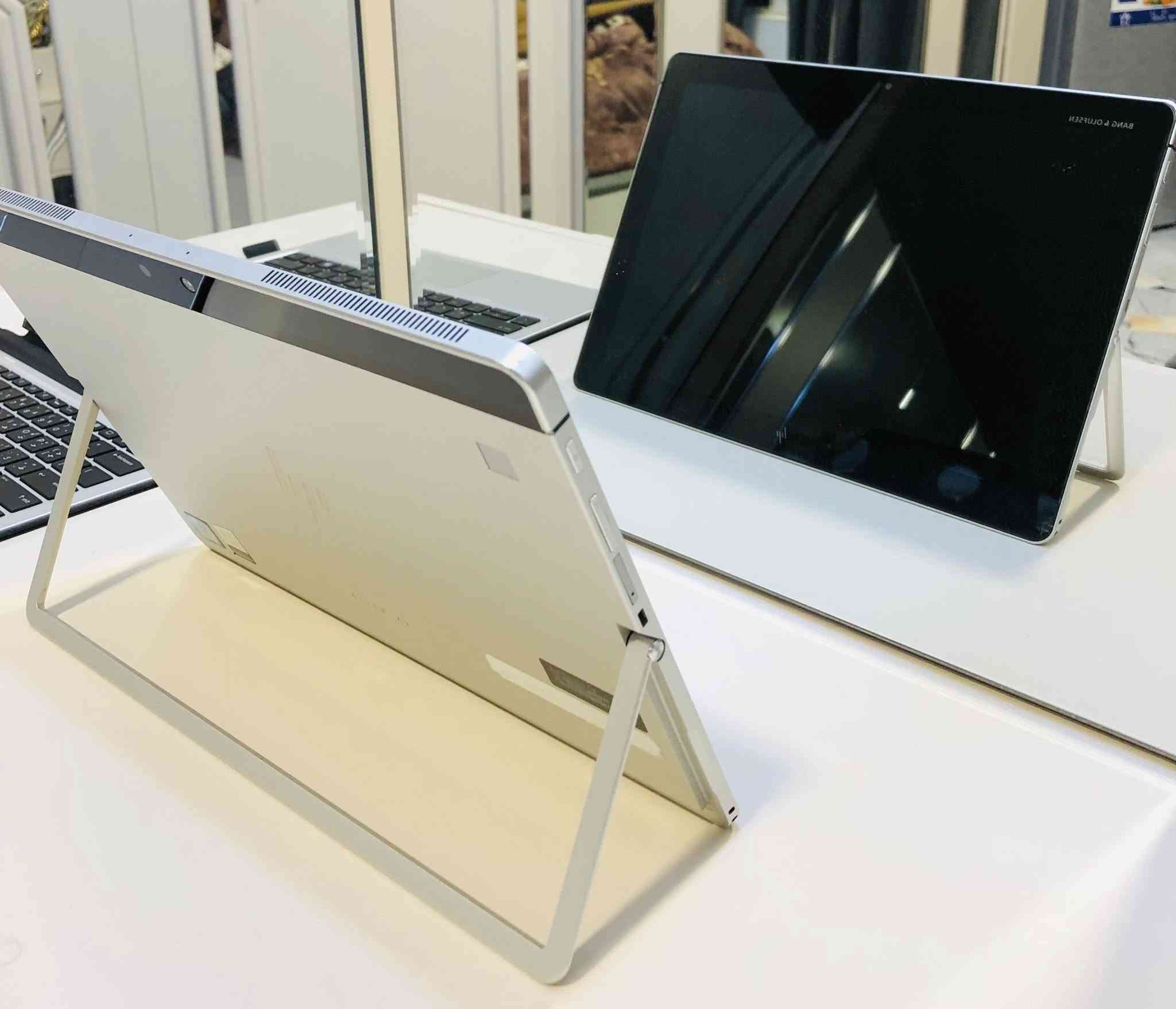 لابتوب منفصل لمس HP elite x2
(لابتوب) و (تاب) بنفس الوقت 

السعر 300 الف وبيه مجال بسيط

موصفاته 
المعالج core i5 الجيل السابع
الرام 16 كيكا
الهارد 256 ssd
كرت الشاشة شير 8 كيكا
بصمة
كامرة خلفية
لمس
شحن تايب سي سريع
حجم الشاشة 12.3 انش
شاشة 2k
يحتوي منفذ رام
يحتوي منفذ سيم كارت
يوجود خدمة توصيل مجاناً


**إذا كنت صاحب هذا الإعلان وتريد حذفه لأي سبب، رجاءا أرسل رسالة إلى الدعم الفني**