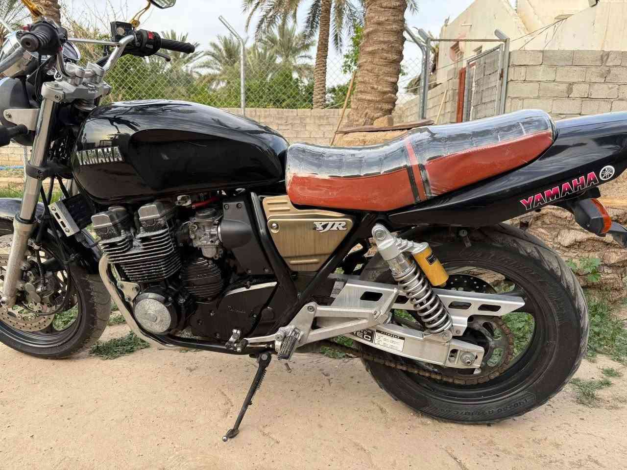 سلام عليكم شباب دراجه يوماهه 400cc بدلت دهن طلع الذراع من الضفحه ابيع كوم حديد دراجه بعده رنبه جديده كلش كلهه شغاله مابيهه نقص حبه بس طالع اذراع من الصفحه سعرهه قيم الخذ ما يرضا الله رقم ***********
