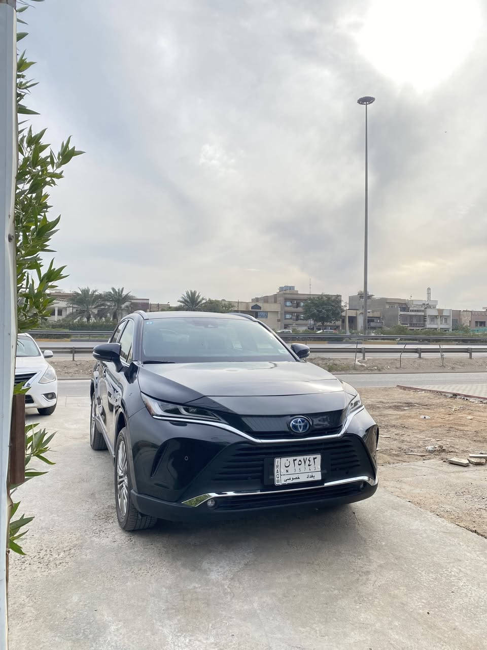 تويوتا فينزا ٢٠٢٢ هايبرد للبيع بسعر ٢١٥ وبيها مجال
السيارة محرك ٢.٥ هايبرد اربعة سلندر 
♦️وارد امريكي ضرر السيارة بنيد وجاملغ السكن تبديل وصبغ وجاملغ السائق فقط كلير نفسه الجاملغ الاصلي
الباقي كفالة 
السيارة ماشية ٤٤ الف ميل بحالة جدا ممتازة ومابيها اي نقص وكله محسن وكلش جديدة وترايها وين يعجبك 
تبريد ثلاجة معروف تبريد التويوتا 
مواصفات XLE معروفة 
كشنات جد وتدفئة كشنات
كشن كهرباء
جنطة كهرباء 
لايت ليد وحاجب نهاري وكشاف ليد
شاشة كبيرة ابل كار بلي
دفع رباعي 
اوتو لايت عالي
اوتو ماسحات 
السيارة اني مستوردها ومصلحها على ايدي وعندي صور التصليح وتفاصيل كاملة التعجبة يراسلني ويتدلل 
سستم صوت JBL 
تحكم التبريد والمسجل كله لمس 
شاشة عرض اعطال وسطية
مكان السيارة بغداد حي العدل السعر ٢١٥ وبيها مجال للشراي
رقم التواصل 
*********** زين العابدين
