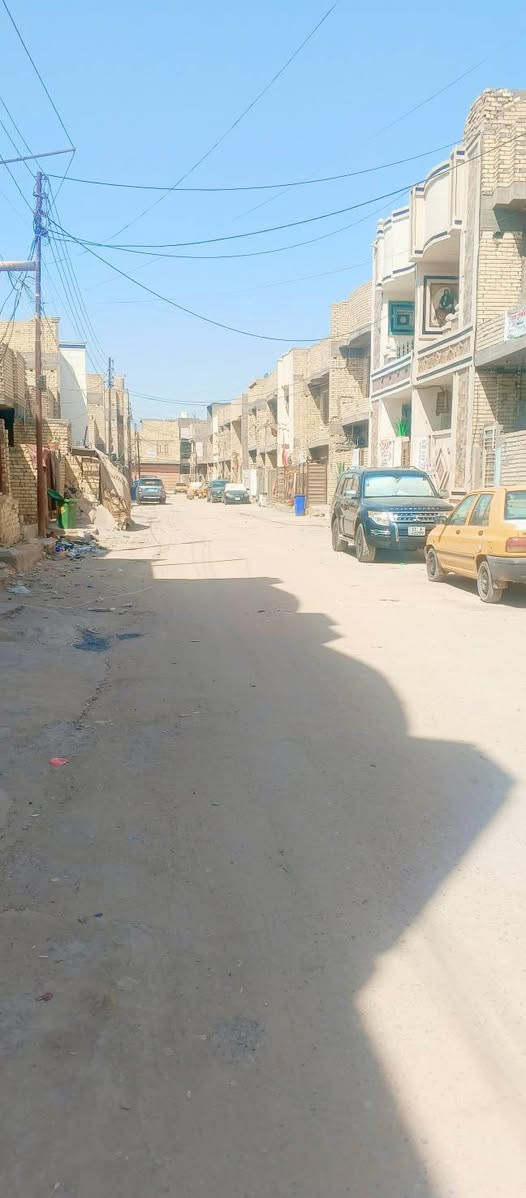 السلام عليكم عندي بيت 150 متر   اربع غرف نوم استقبال وصالتين حمامات اثنين بناء2025 بغداد الامين الثانيه شارع المكاتب يم روضه اليقين قريب على قناة  ***********
