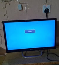 تلفزيون • شغال • حجمه وسط