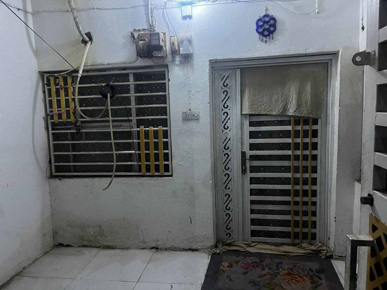 بيت للايجار
عنوان قطاع 28شارع السوق خلف سيد الاسعار 
يتكون من مطبخ 
من غرفتين نوم  
يتكون من طابقين 
حسب ماموضح بل صور 
الرقم والاستفسار ***********
***********
