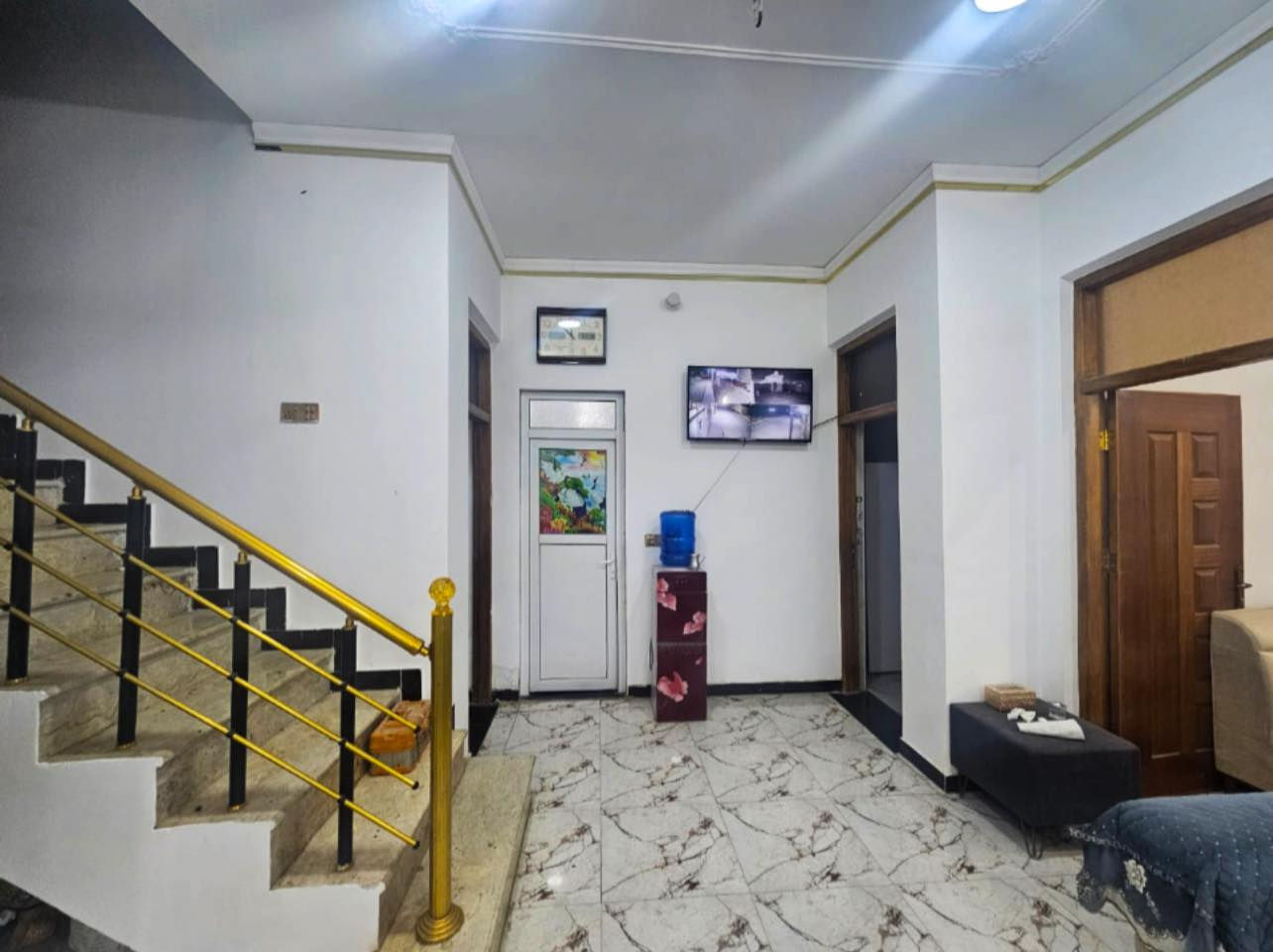 بيت ركن على شارعين (طابو صرف) للبيع
📍 الموقع: الناصرية الإسكان الصناعي - مجمع نور الناضر.
📐 المساحة: 200 متر.
🏠 التفاصيل: يتكون من غرفتين، مطبخ، صالة، صحيات، واستقبال.
💰 تفاصيل السعر:
• السعر الكلي: 230 مليون.
• مطلوب إسكان: 65 مليون.
• السعر بدون الإسكان: 165 مليون.
📞 للاستفسار:
• ***********
• ***********
📢 للمزيد من العروض يرجى الانضمام إلى القنوات الآتية:
• 🔗 قناة التلكرام: https://t.me/drug9899
• 🔗 قناة الواتساب: https://whatsapp.com/channel/0029Vb73eLZEwEk4114Pur3X
