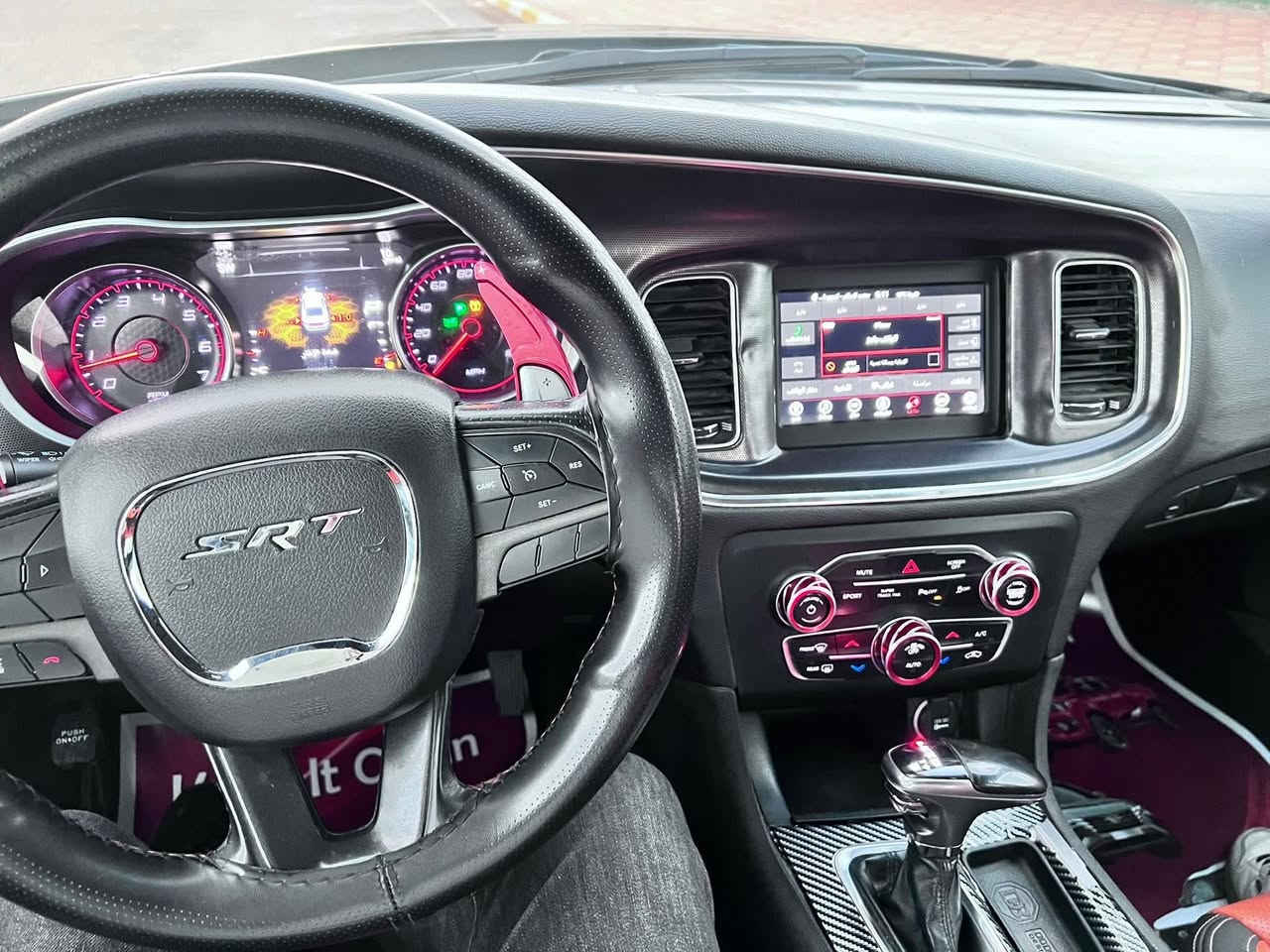 السلام عليكم
جارجر موديل ١٩اصل اصل 
حادثه جاملغ وبنيد بامريكاا 
مصبوغه تغيير لون بامريكا.  حته شغل وايد بدي شغل امريكا 
مكينه ٥٧٠٠  خرسه مكفوله مع الكير جديد 
كشنات حضن كهربائيه
فووول سياره عده تنته 
تخم تاير  مع حداده رزانه فووول 
شاشه جييره   معرب
شفتات ستيرن 
تشغيل عن بعد 
سماعات دمام 
كزوز رعب ريمونت سعره ٥ورقات
بيه هواي مواصفات 
سياره جديده مال بيت مال واحد جناي 
سياره بسمي تحويل ثاني يوم 
السعر ١٦٨ وبيه مجال للشراي***********
