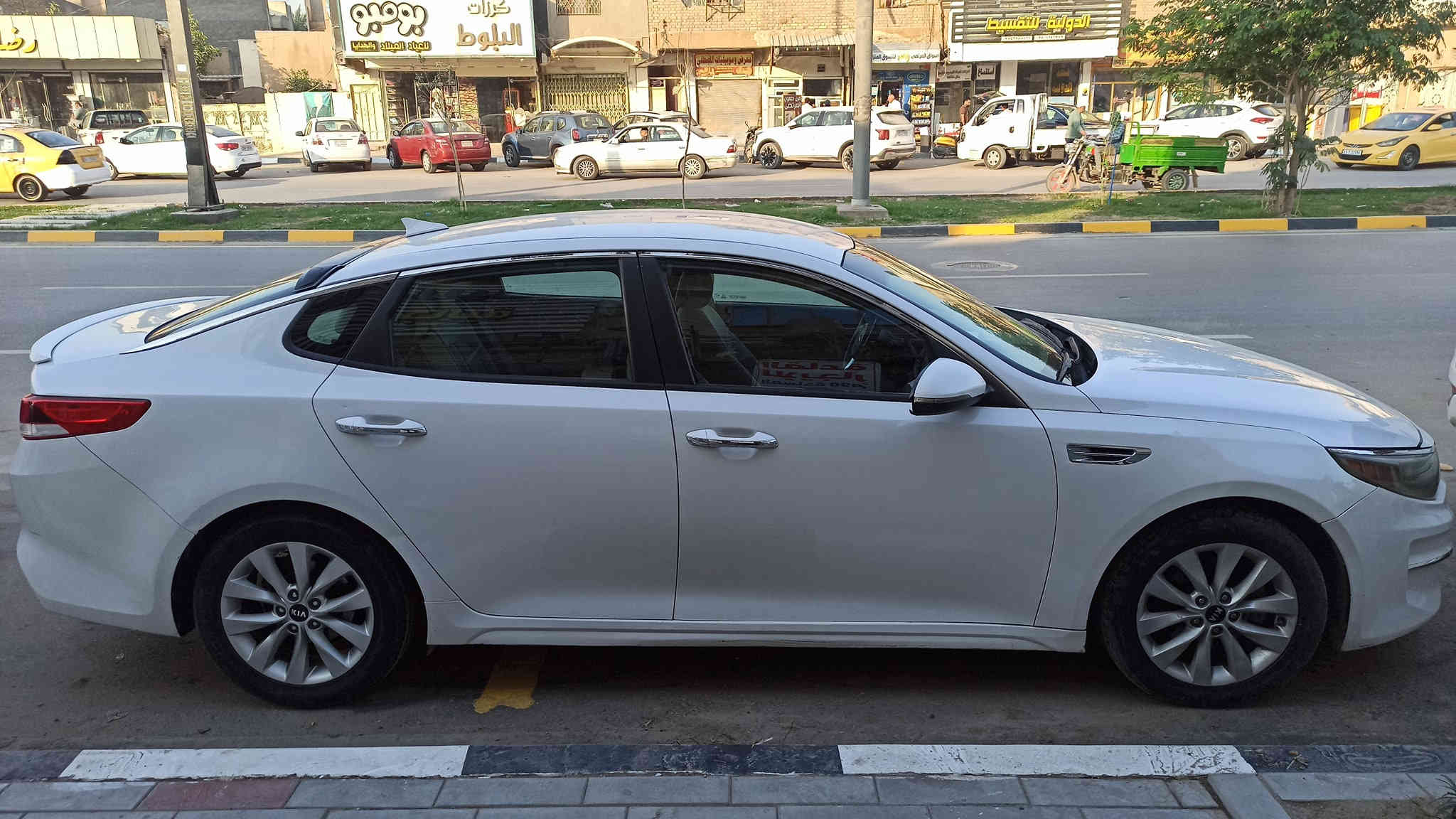 اوبتيما امريكي موديل ١٧ ماشية ١٠٦ حادثها جاملغ الامامي الايمن وعندك طخة بالباب  الخلفي جهة السايق ومرشوش والباب الايمن الخلفي بي بارد بسيط سيارة نظيفة رقمها بابل وباسمي مكانها بابل المركز 
السعر ١٢٨ قابل للتفاوض 
***********
