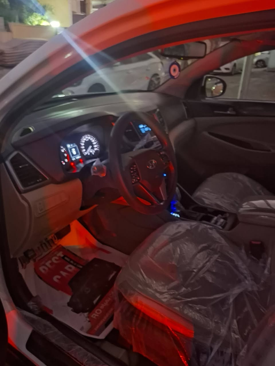 السلام عليكم من رخصت مدير الكروب ... عندي توسان ٢٠١٧ خليجي مابيهة اي شي سياره جاهزه كلشي شغال مكفوله تخم تاير جديد مدوشمه  رقم بغداد مواصفات مال الشركه العامه مكانه بغداد حي البنوك بسمي السعر ١٧٥ رقم الهاتف ***********
