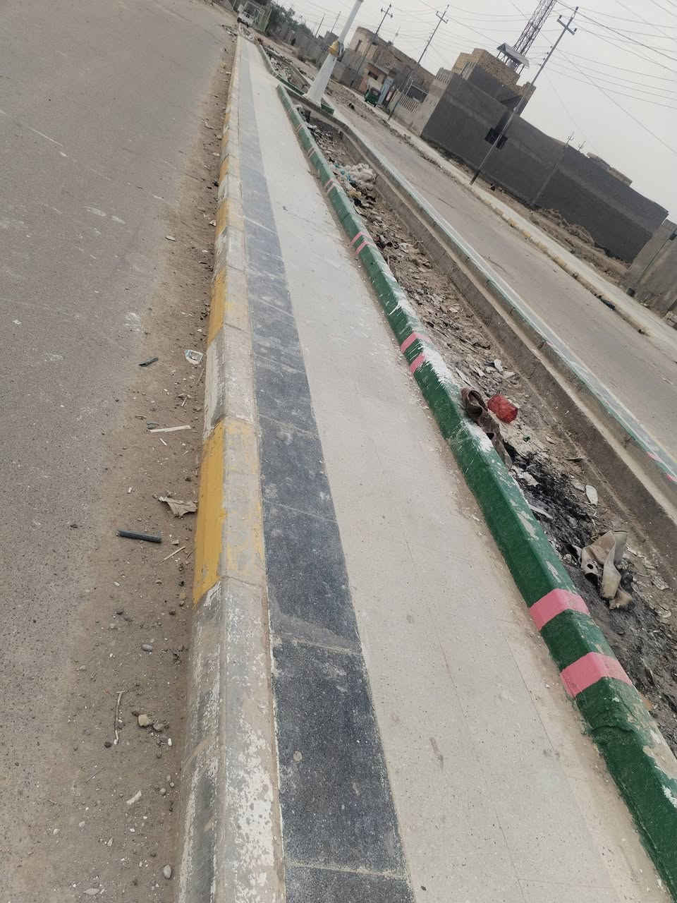 سلام عليكم بيت للبيع بنأء حديث مساحته 300 بي غرفتين وصاله ومطبخ هول استقبال محلات ثنين ع شارع 30 بحي منتظر بيت زراعي رقم تلفون ***********
