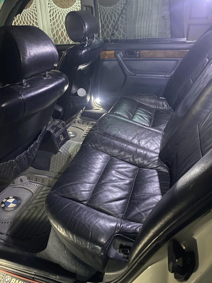 Bmw 735i
سيارة جاهزه مجهزه غرفه جلد كهرباء كله جديدة كهربائيات كفاله كير محرك مكفول  بيه منظومة غاز جاهزه بيع او مراوس بخصوصي بارص او 405 او اكد  
تفاصيل اكثر واتساب ***********
