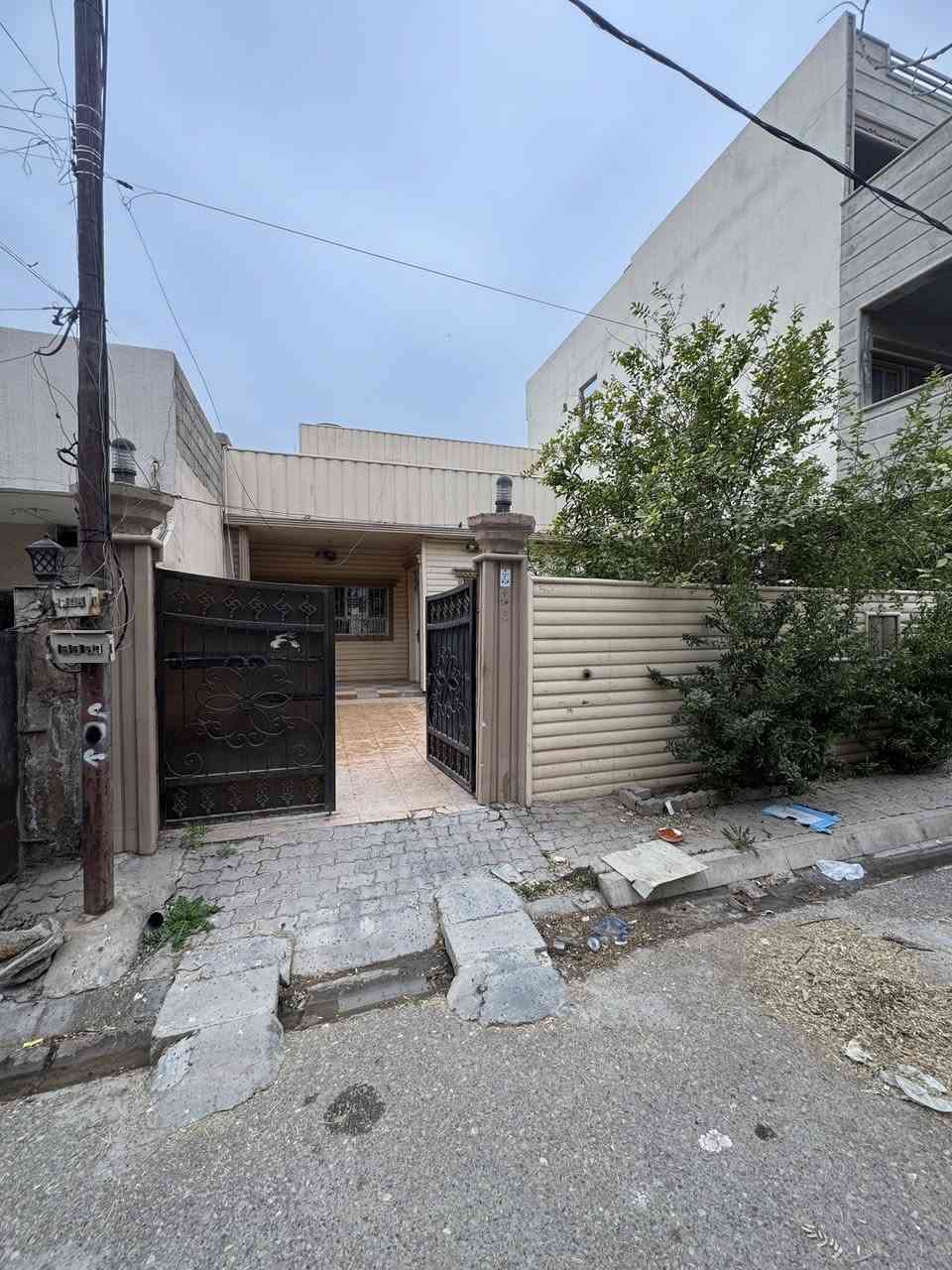 السلام عليكم 
دار للإيجار كركوك حي المعلمين مقابل دائرة الجوازات 
200 متر 
يتكون من غرفتين و استقبال و صالون و مطبخ و صحيات و كراج و حديقة 
إيجاره 550 الف 
ملاحظة من قبل صاحب الدار 
يكون العائلة زينه 
للاستفسار 
*********** 
***********
***********
