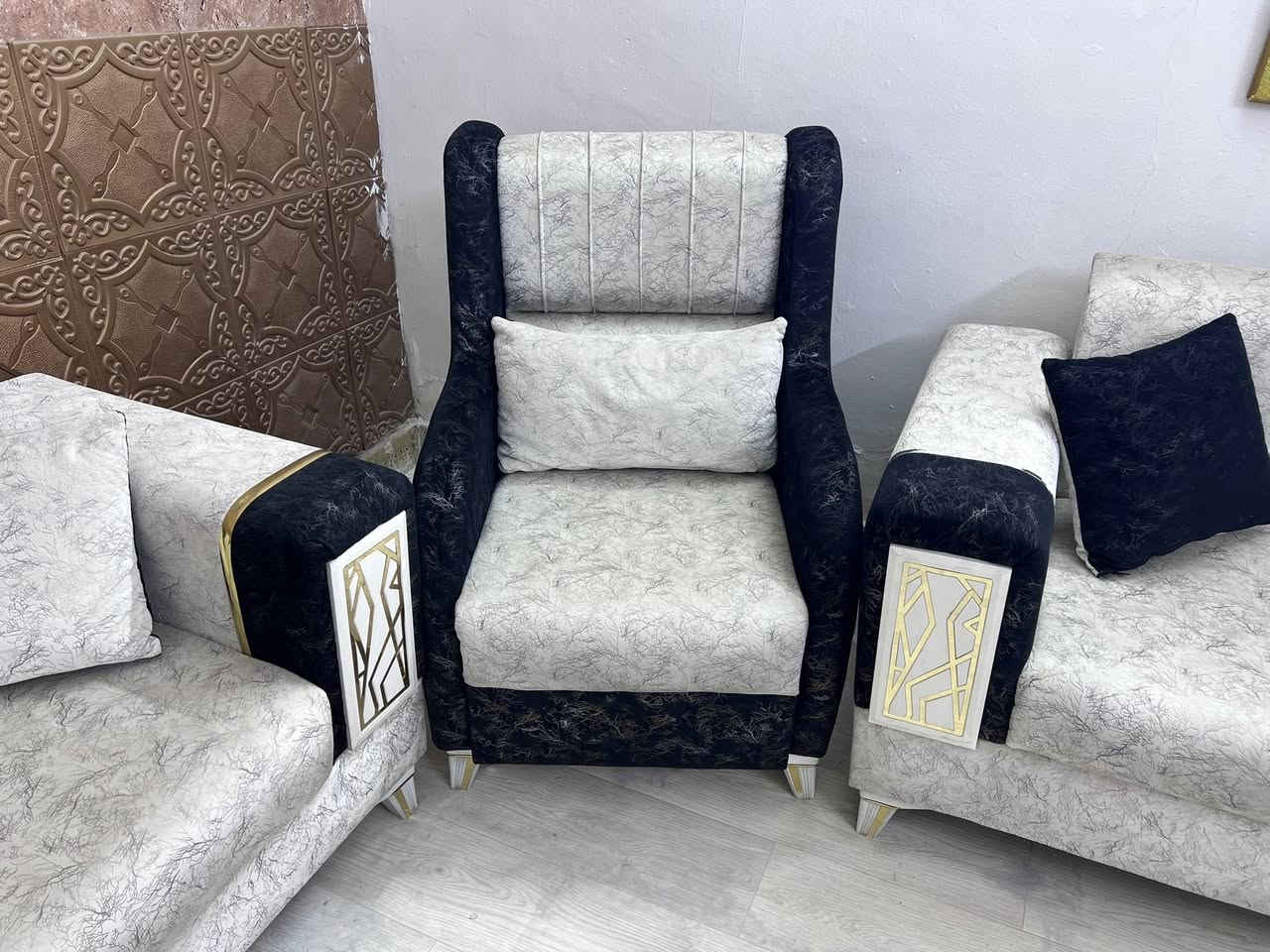 تخم 10 مقاعد نضيف كلش 
شغل كلش قوي ودرجة أولى 
السعر ٤٥٠ الف وبس مجال شويه للتواصل 
***********
