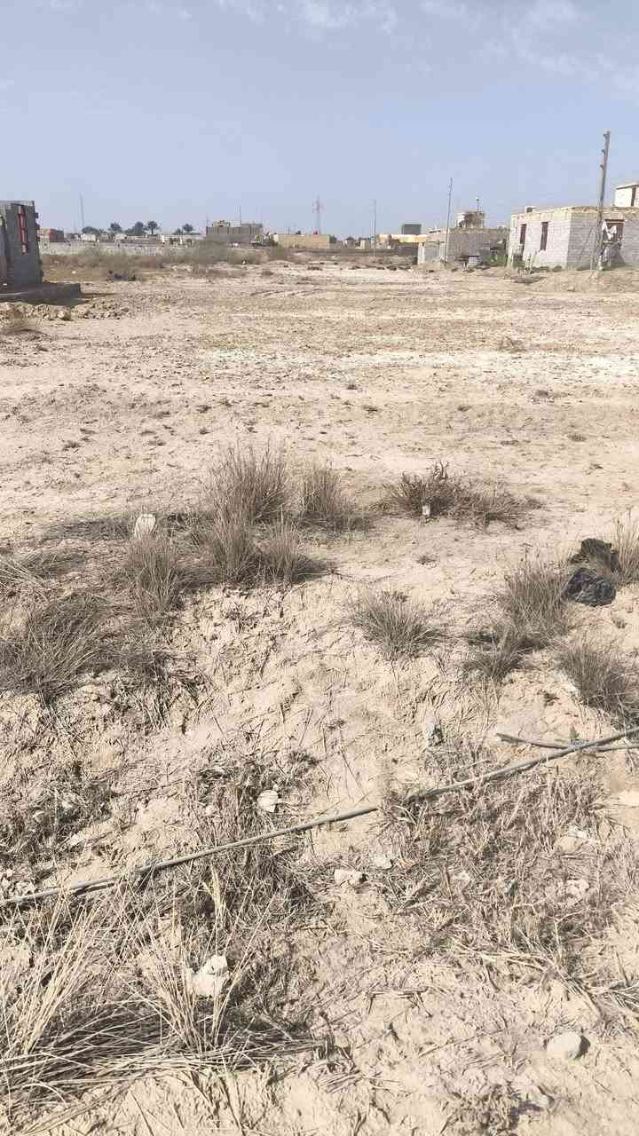 قطعه ارض البيع مساحه 300 متر قرب بانزين خانه ال رباط السعر 10 وبيهه مجال ***********
