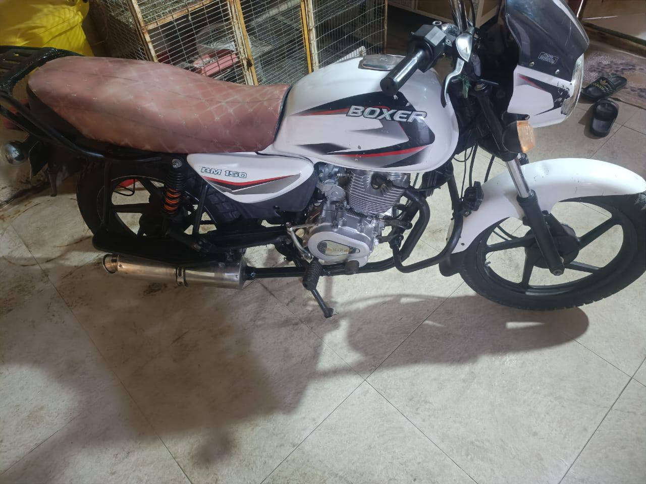 السلام عليكم بوكسر سنوية للبيع مديل 21 مكينة ستوتة 23 السعر 1450 وبيه مجال ***********
