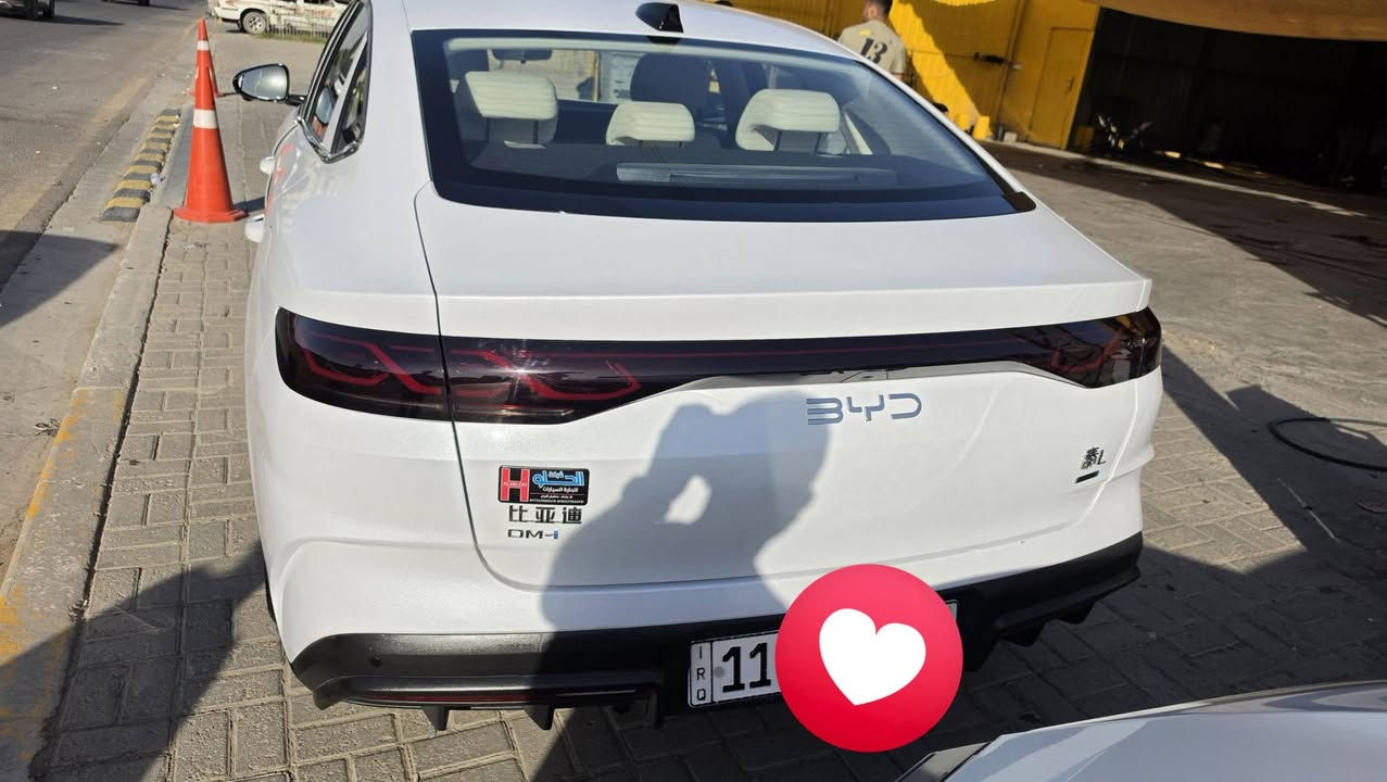 عندي سيارة byd Qin L 2025 فووول لون ابيض
رقم بغداد
١٣ كامرة
١٢ ايرباك
ركن تلقائي
سياقة شبه ذاتية
ماشية ١٠ الاف قابلة للزايدة
السعر ٢٥ مليون وبيها مجال بسيط
الاتصال ***********
