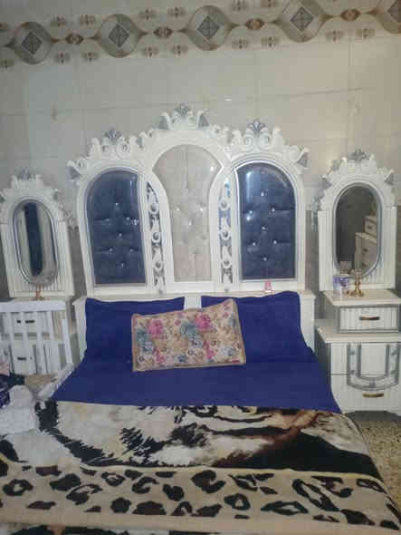 السلام عليكم غرفه للبيع 7قطع مثل ما ضح كدامكم بل الصوره جديده بيه كسر بل الجامه مال الكنتور ومال الزاويه وياهه بعد زاويه بس ماناصبيه لئن ماكو مكان بل الغرفه ايضأ ب600وبيه مجال الشراي يدخلي خاص *********** او يراسلني على الماسنجر
