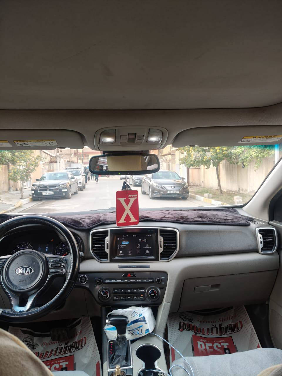 السلام عليكم للبيع
سبورتج 2017 موصفات جيتي
 لاين
وارد امريكي 
فول للخير اعلى فئه
بانوراما
بصمه
بصمه ابواب
كشن كهرباء
جلد
شفتات ستيرن
تحكم ستيرن
شاشه كبيره
مري شفط  
بيها قطعتين تبديل 
وقطعه صبغ
السعر150

العنوان بغداد شعب ***********
