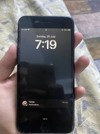 شباب ايفون 8 plus  ذاكرة 64  نظيف كلش مابي اي عطل مابي اي عيب بطارية م...