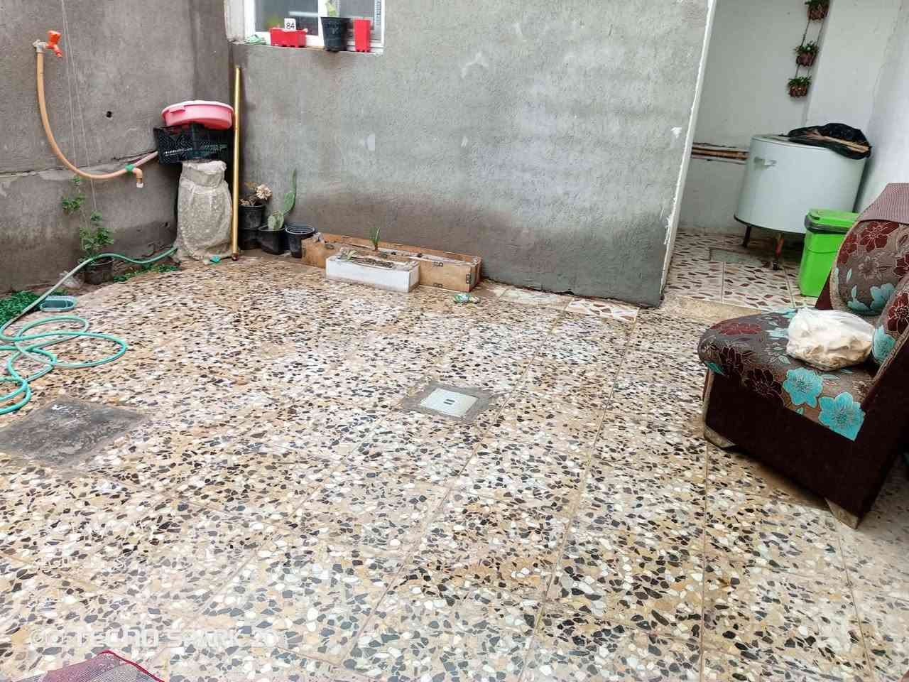 إعــلان بــيــع عــقــار
للبيع بيت حديث البناء في منطقة العَنّانة الجديدة،المساحة الكلّية:105 متر مربع. بناء سنة» 2025م
الموقع: مقابل مجمّع المصطفى التجاري – منفذ العَنّانة – وقبل المدارس مباشرةً.
الملكية: طابو زراعي (25).
---
🚩مكوّنات البناء:
هول واسع.
غرفة نوم.
مطبخ خارجي.
صحيات داخلية مشتركة.
---
تفاصيل المساحات:
1. الكراج:
العرض: 4.5 متر
الطول: 5.5 متر

2. غرفة النوم:
الطول: 4.5 متر
العرض: 5.5 متر

3. الهول:
الطول: 4.25 متر
العرض: 5.25 متر

4. المطبخ الخارجي:
(2 × 3 متر)

5. الصحيات:
داخلية – مشتركة. 
6.مع بيتونة كبيرة

📌مميزات المنطقة:
تتوفّر فيها مستوصف.
روضة للأطفال.
مدارس 
» قريبة جدًا.📌تواصل مع»***********
السعر 33او بي مجال.
