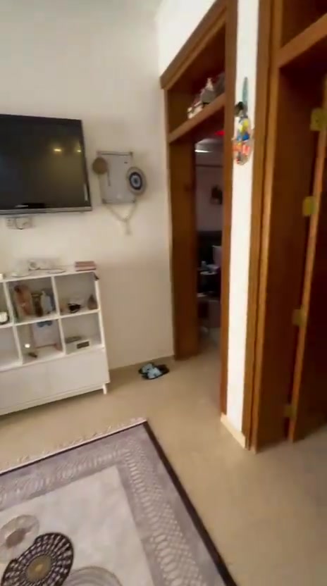السلام عليكم
بيت للبيع مساحه ٢٠٠متر واجه ٨نزال ٢٥  بناء سنه ٢٠٢٠ سند مستقل بغداد جديده رقم ١٠ قرب كنسيه مارتوما للاستفسار اتصل عل رقم ***********
