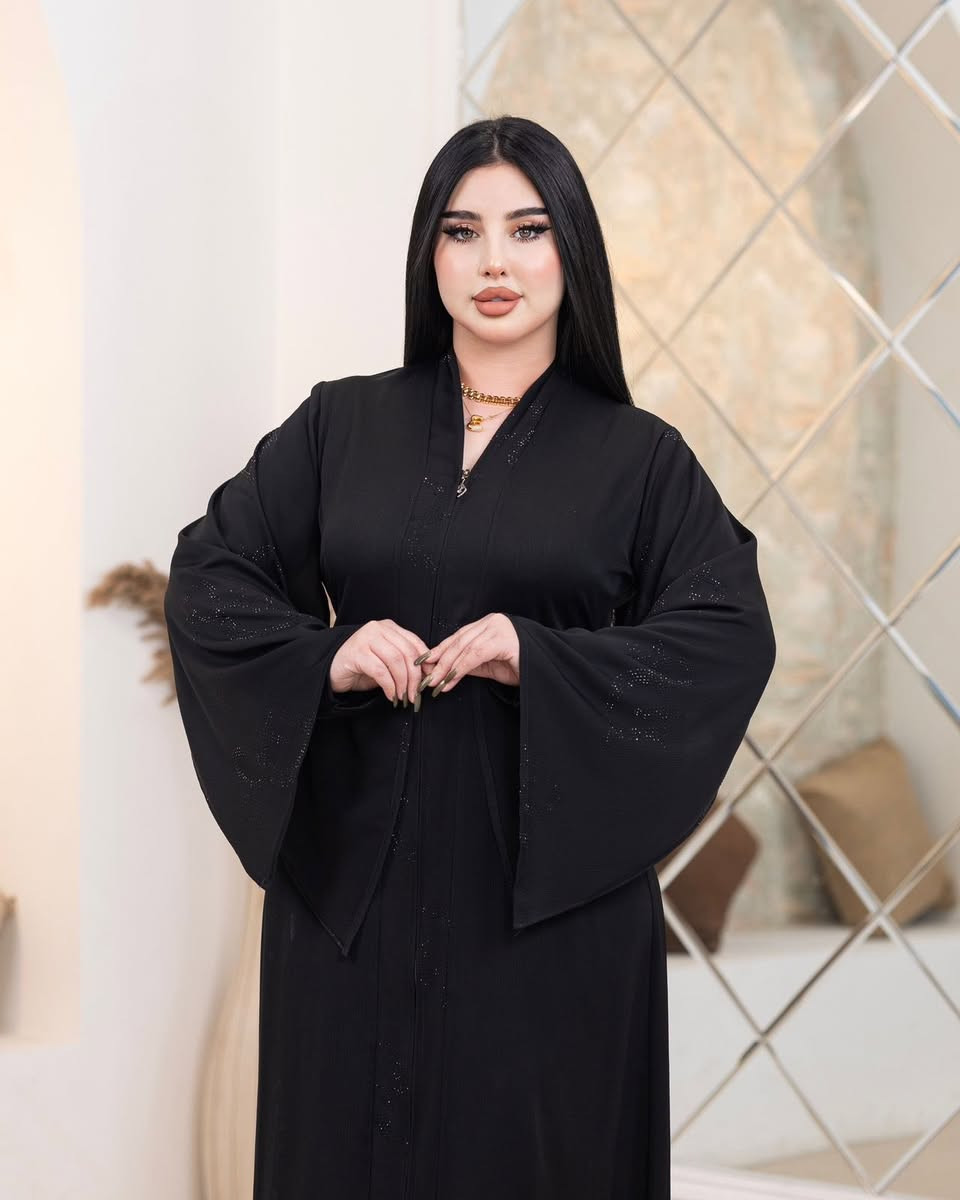 عباية قماش انترنت كويتي فاخر بلون أسود فاحم، خامة راقية ناعمة وانسيابية تعطي شكل أنيق ومرتب، مع قوام قوي يثبت ويظهر الفخامة. مناسبة للاستخدام اليومي والمناسبات، وتجمع بين البساطة والرقي.
تلبس من وزن ٦٠ لحد ١١٠
قياسات M/L/XL/2XL/3XL

📦 متوفر توصيل جميع مناطق ب5000 فقط 
⚠️ شرط الفحص عند الاستلام بوجود المندوب للتأكد من المصداقية وجودة القماش قبل الدفع


**إذا كنت صاحب هذا الإعلان وتريد حذفه لأي سبب، رجاءا أرسل رسالة إلى الدعم الفني**