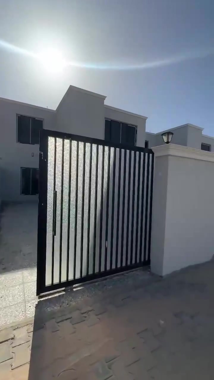 دار للبيع بلمربع الذهبي بمجمع ابو تراب  250م طابقين 
غرف 4 ، صالة 2 ،  استقبال  ،  مطبخ حار بارد  ، كراج، حديقة
لمعرفة السعر اكتب تم 
للأستفسار اكثر الاتصال على الارقام 
*********** - ***********

