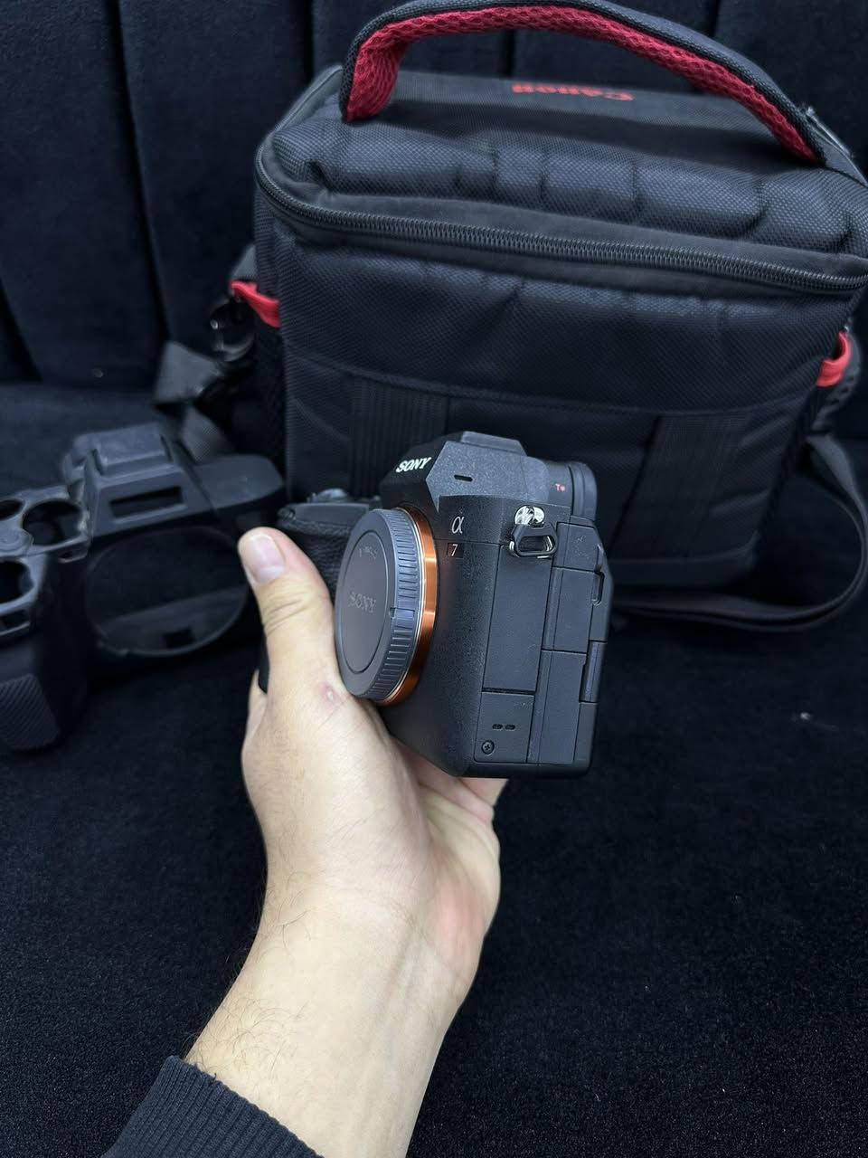 Sony a74
نظافتها ١٠٠% شتر ٤ك 
ويا جنطه  شاحنه و كفر جلاتين اسود
سعرها مليونين ٢٨٠ الف 
شراي تعال خاص


**إذا كنت صاحب هذا الإعلان وتريد حذفه لأي سبب، رجاءا أرسل رسالة إلى الدعم الفني**