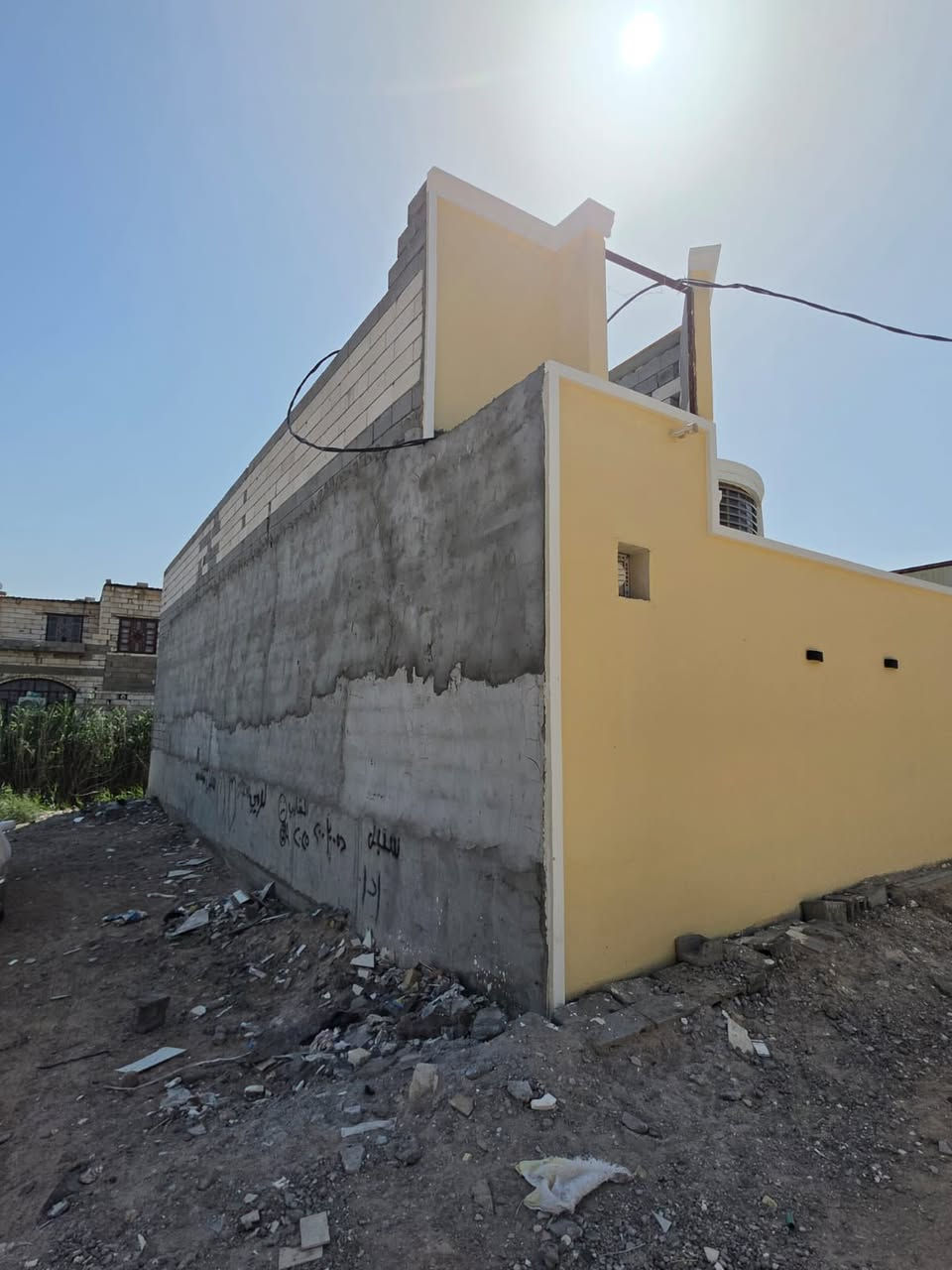 السلام عليكم اسعد الله اوقاتكم
(***********)
يتوفر دار سكن للبيع المساحه 200 م 🏫
السعر البيت بالنسبه لموقعه بلاش 
#طابو ملك صرف زراعي عراقي سند 25 
البيت زيرو بناء درجه اولى 💯/💯 
يتكون البيت من 
غرف عدد 2 
+صاله كبيره 
+مطبخ مفتوح على الصاله 🍴
+ ديوان معزول 
+ صحيات داخليه وخارجيه 
+بيتونه كبيره جدآ عباره عن مخزن 
+كراج كبير 
موقع الدار خلف سوق أبي الخصيب مباشرتآ خلف جامع سيد علي
جميع الخدمات متوفره كهرباء ماء مجاري مدارس سوق أبي الخصيب دقيقتين مشي عن البيت مستشفى أبي الخصيب العام 5 دقائق مشي موقع ممتاز جدآ يصلح للسكن ويصلح عياده طبيه 
البناء درجه اولى 💯/💯 حته نقاط الكهرباء بيهن ضمان 25 سنه 
سعر البيت 🏫 (150مليون) قابل للتفاوض السعر بالنسبه للموقع بلاش للتواصل الأتصال على الرقم (***********) 
#لاتضيعوها
