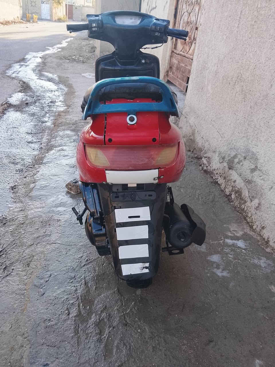 السلام عليكم دراجه فراشه للبيع الدراجه قبل يوم من مجفته الدراجه كلش حلوه جاهزه كهربائية كلها شغاله يرادله بس باتري العنوان قضاء المدينه السعر 325 وبيه مجال للطيبين رقم الهاتف ***********
