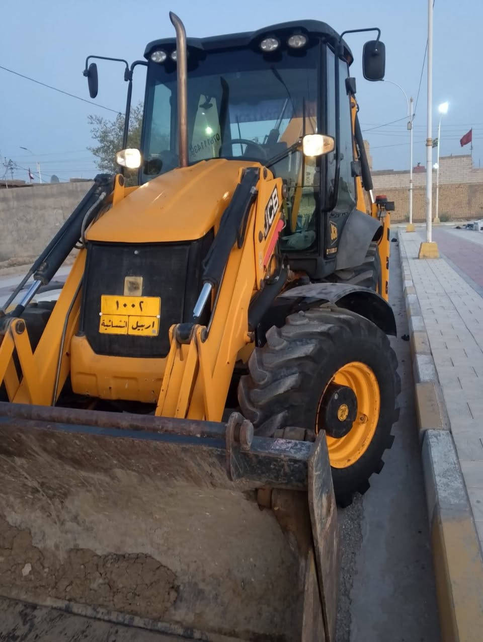 جي سي بي موديل 2015 اربيل
باسمي سنويه جديده 2030 تنتهي
سلايت كماش تبريد مكينه جديده 
ما مفتوحه طخم تاير جديد
راجز 5كير
تبريد 
دكمة طسه
نقار
جاهزة بالعمل 
فول مواصفات 
المكان الناصريه اسديناويه
السعر 490$
***********
