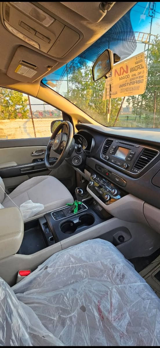 السلام عليكم سيارة سيدونا للبيع موديل 2015
7راكب 
محرك وكير كفالة 
6سلندر 
السيارة نظيفة مال بيت
رقم انكليزي 
المكان بغداد 
رقم الهاتف ***********
