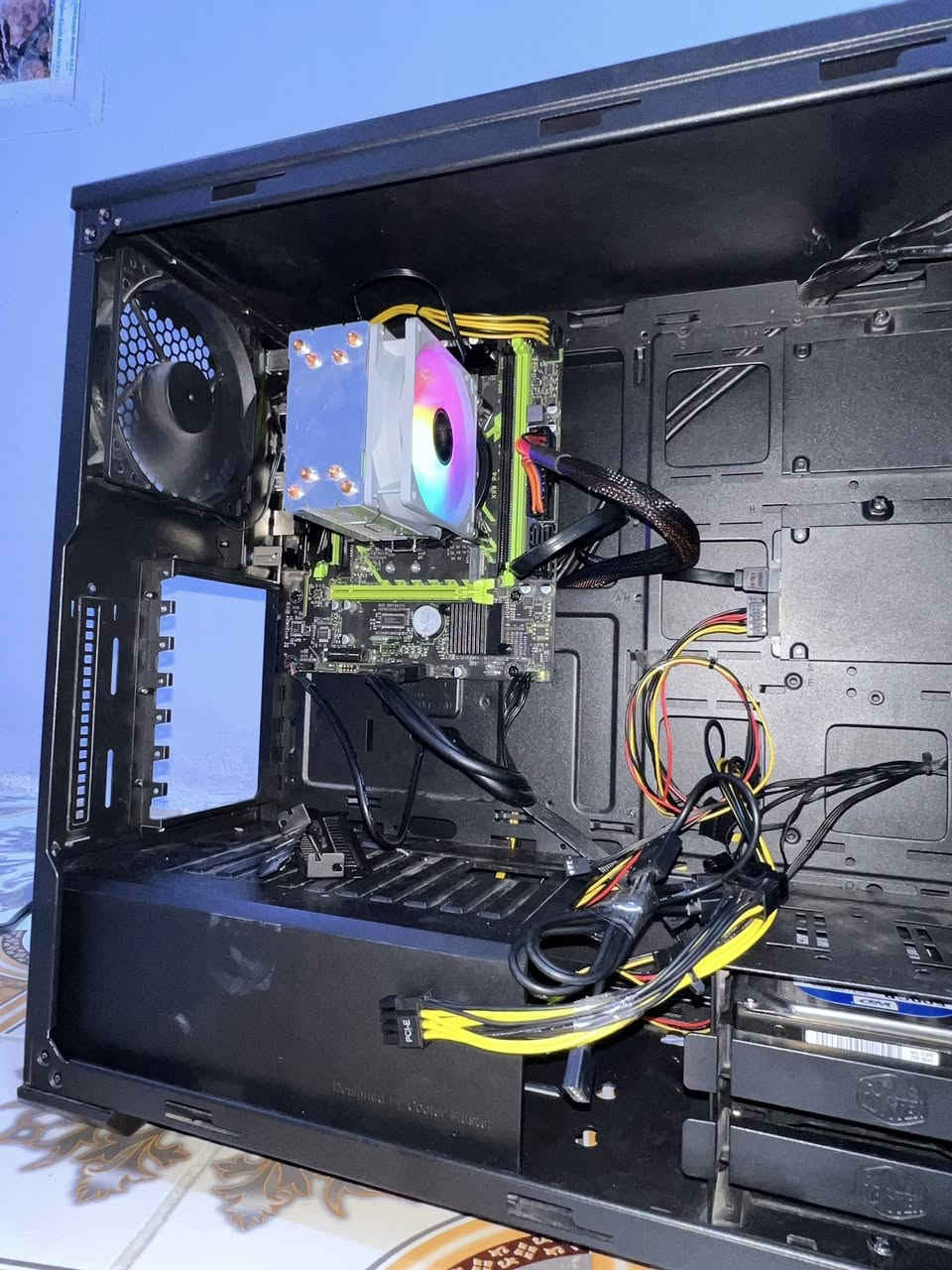 السلام عليكم تجميعة نقص كرت للبيع
المعالج xeon e5 2650V4
البورد X99 P4
الرام 8gb ddr4 2400mhz
بورسبلاي 500 واط aigo
هارد hdd 500gb
هارد SSD 128 سامسونك منصب بي ويندوز
كيس cooler master masterbox lite 5 رباعي الفانات نقص هاب ب 10/5 الف سعره
مبرد aigo تبريد ثلج فقط وحده من الاقفال مكسوره 
وتنلحم وانا مثبته ببرغي وسيم 
القطع شغالة ونظيفة والفحص امام المندوب اذا بيها خلل رجعها وي المندوب اذا راح المندوب يسقط حقك 
السعر 300 الف مع التوصيل
***********
