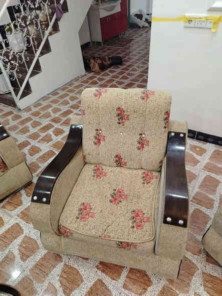 قنفات 5 قطع للبيع نظيف كدام العين ب110 قفل العنوان كركوك قرب عمل شعبي والرقم ***********
