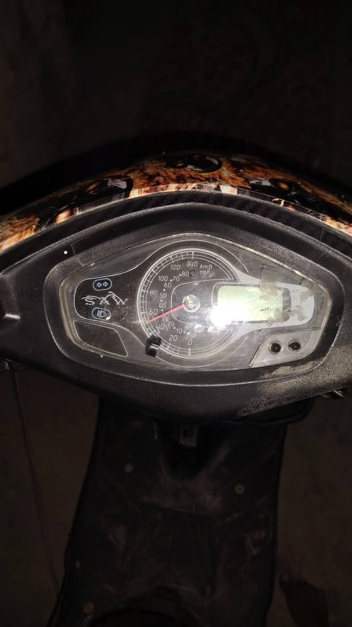 السلام 
السلام عليكم دراجه سكنز للبيع نظيفه وما بيها شيء بس الكابريتا مالتي وسخه المكان البصره القرنه الثغر السعر 170 وبيها مجال للطيبين التواصل على هذا الرقم واتساب ***********
