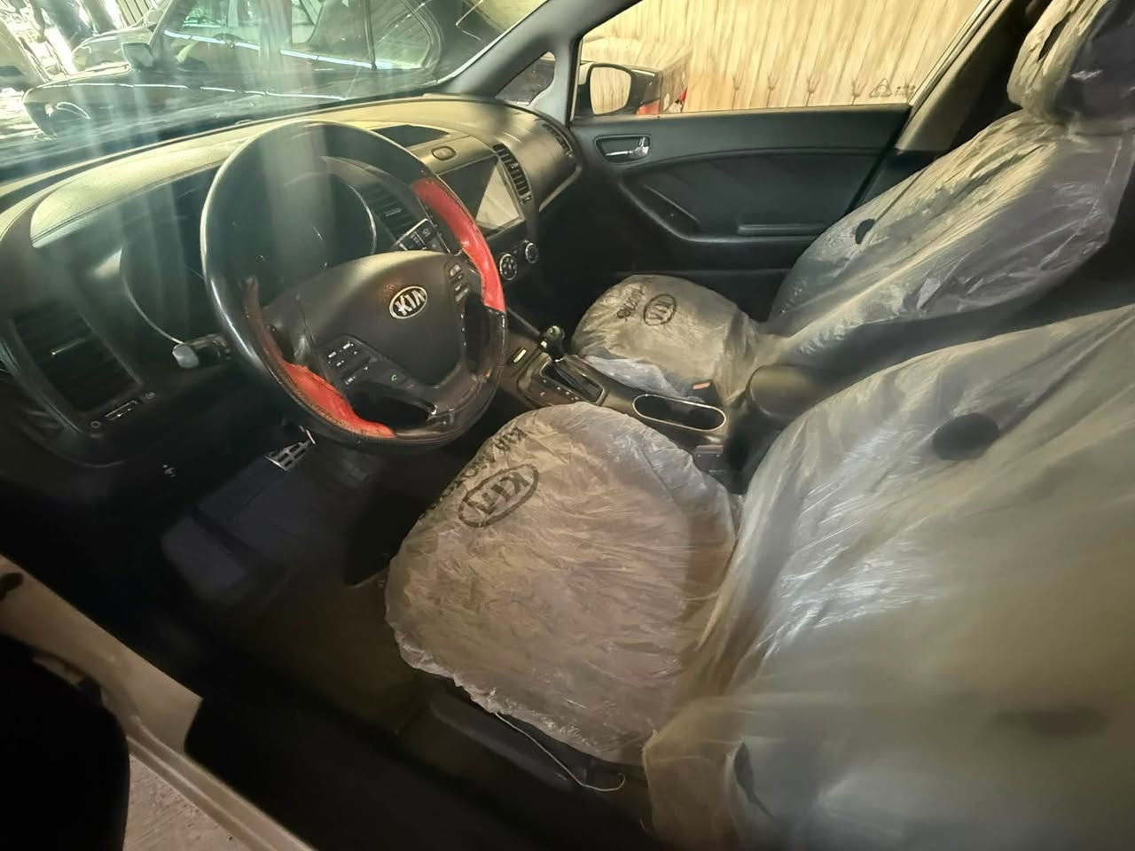 السلام عليكم
سيراتو موديل 2014خليجي
فول ما عده البصمه
مكينه 1600
بيه صبغ ربع الجاملغ وبنيد  بدون دواخل
رقم اربيل تريد وكالة تريد تحويل حاضر 
السعر 97 وبيه مجال مكاني بغداد البياع
***********
