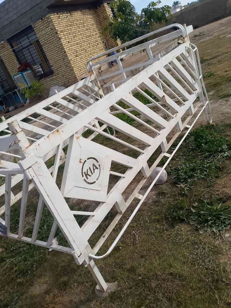 محجر نظيف جداا لا زنجار ولا خياس حديد ثقيل مكانه بابل ***********
