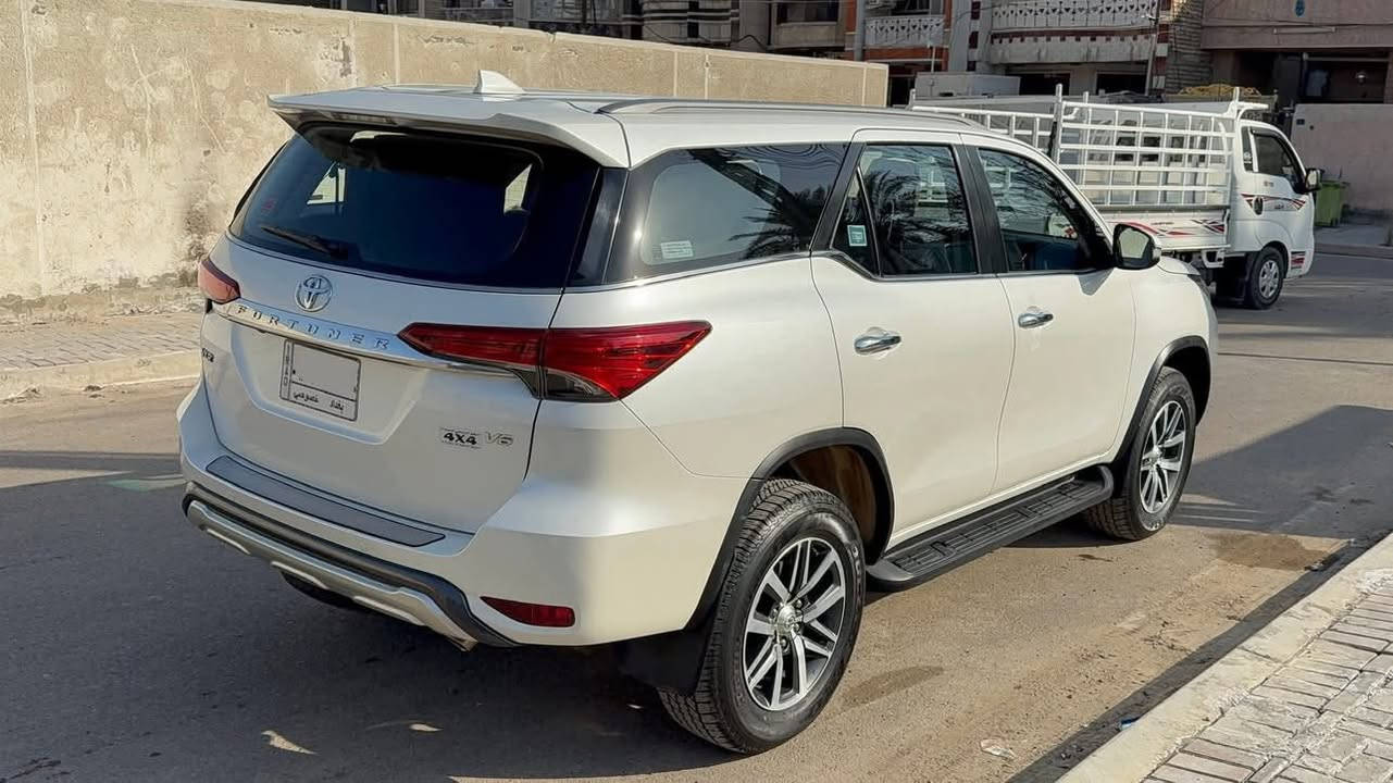 تويوتا فورجنر 2016 فول VXR 1/1

عداد المسافه (47000.km)

محركV6 4000.CC 

مواصفات VXR اعلى فئة بل فورجنر 

كشنات جلد +شاشات خلفيه بلادي مع السماعات 

صندوك خلفي كهرباء 

رقم بغداد 

بصمه دخول ذكي مع بصمة ابواب 

فورويل + قفل دفلوك 

شفتات كير بل ستيرن

ستيرن صاج حياكه 

مانع انزلاق 

تبريد 3 قطع نضام التبريد بيانو لمس امامي خلفي 

كروز مثبت سرعه 

حساسات اماميه خلفيه 

المصد الامامي نيكل كروم + جميع مساطر الابواب نيكل 

عداد ليزري الى الخ

السياره بحالة الوكاله     

مكاني بغداد

❗️بيع او مراوس حسب القناعه

للجاد بل شراء الاتصال على رقم الهاتف 

☎️***********
