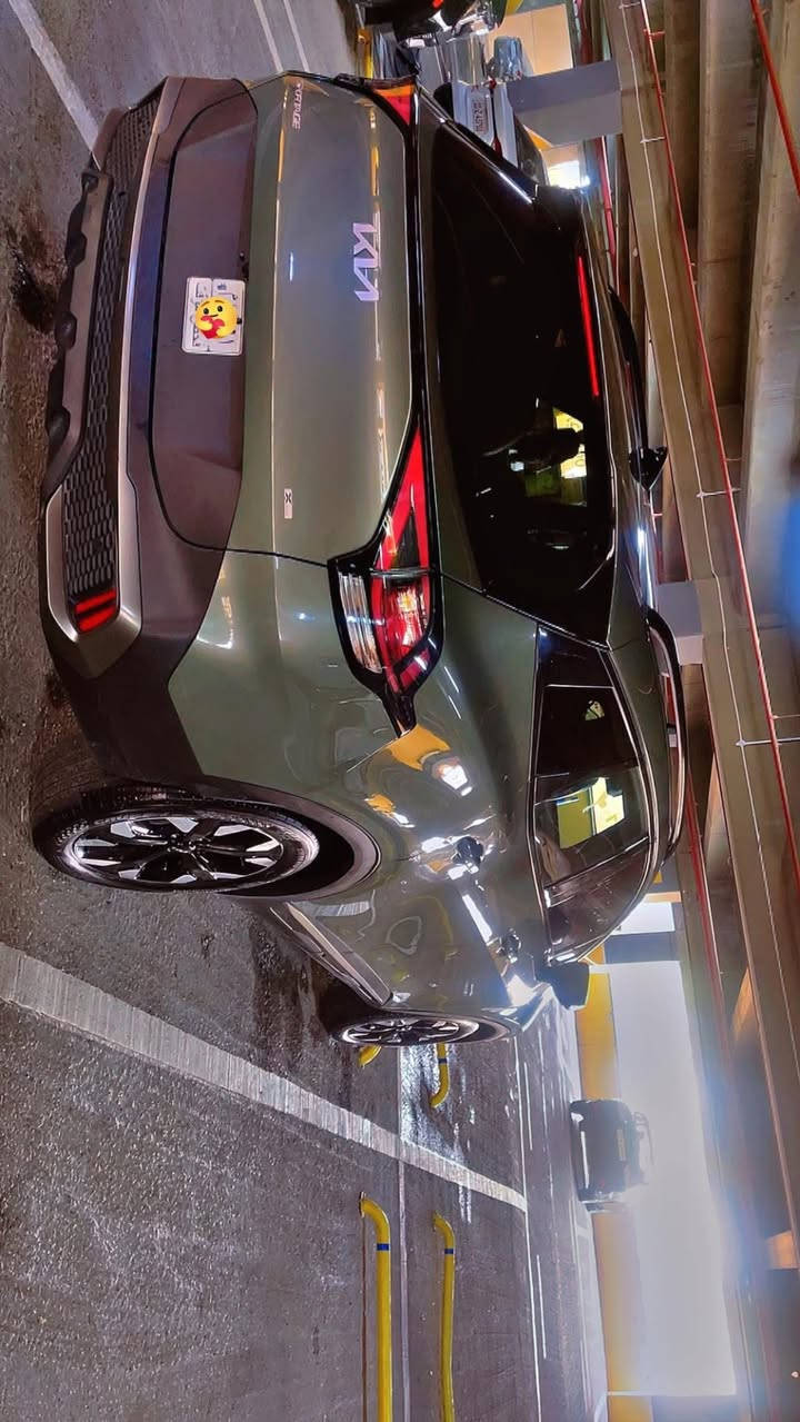 السلام عليكم🚗
#تم_تنزل_السعر,,,
كيا #سبورتج وارد أمريكي

فئة #اكس_لاين 

موديل 2023

مكينة 2500 والكير 8 نمر🖤

تدفئة بالكشنات

وضعيات قيادة 3

كامرة 

ويل كب 20

حساسات خلفيه

تحديد مسار 

فتحه 
رادار 

وبعد هواي بيها مواصفات

حادث بنيد و جاملغ تبديل بدون دواخل والباب الخلفي 

رقم فحص مؤقت 

#السعر $177 وبيها مجال 

 0773 666 1500‬
🖤🖤🖤
