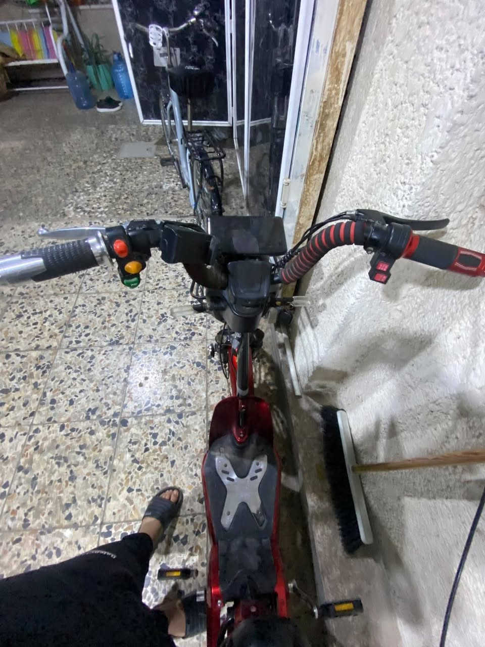 السلام عليكم درجه شحن حجم ٢٢ درجه نظيفه بس ناقصه بطاريات السعر 200وبيه
الرقم ***********
