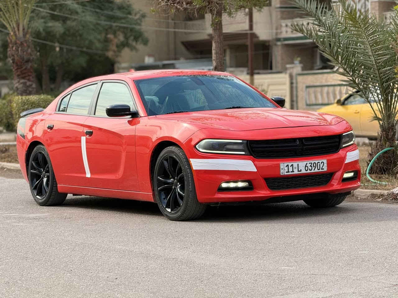 سلام عليكم  لون مميز برتقالي
جارجر موديل 2022. بسمي رقم بغداد 
صور حادث مرفق بدون يرباك
وبيها بل عراق باب صدر كلير 
السعر 227    مكان بغداد
رقم هاتف.   . ***********
حجم المحرك 3600  ماشية. 66
