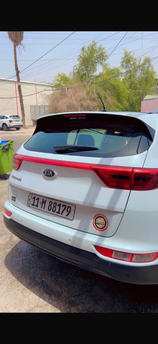 السلام عليكم 
للبيع كيا سبورتج  موديل ٢٠١٧ خليجية سويج
بانوراما 
ثلاث وضعيات قيادة 
حساس خلفي 
كامرة 
ماشيه ١٣٠ تقريبا
 مكينه 2000 دوش 
كير مكينه مكفولات من الفتح
بيها فطور بالدشبول بسبب اشعة الشمس
وبيها بارد بين البابين عكس السايق فقط
السيارة حلوة رقم  بغداد انكليزي
السعر ١٨٥  ورقة وبيها مجال 
مكاني بغداد حي الحسين 
***********
